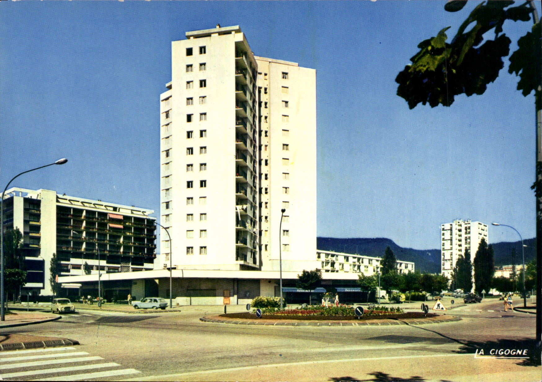 CPA Oyonnax Ain Ville nouvelle Carrefour cours de Verdun rue Normandie Niemen 