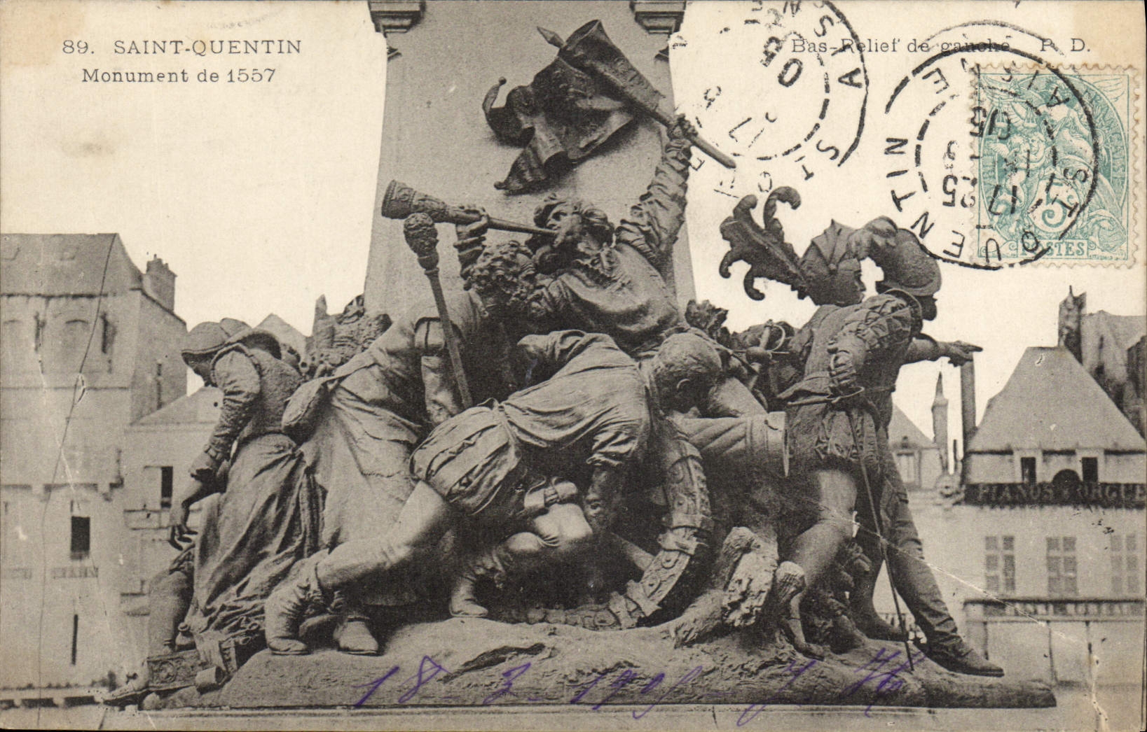 CPA Saint Quentin Monument de 1557 Bas Relief de Gauche