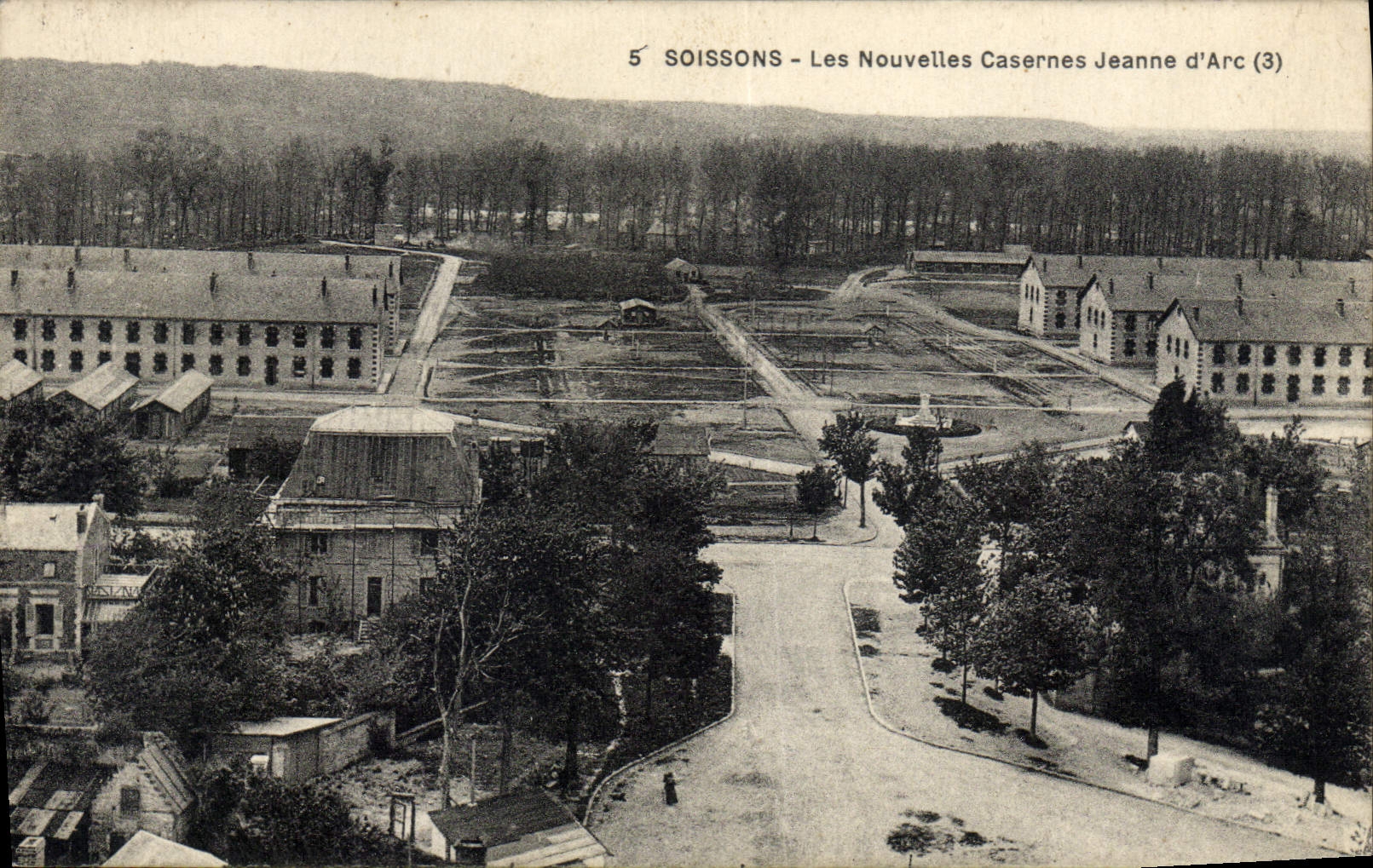 CPA Soissons les Nouvelles Casernes Jeanne d'Arc