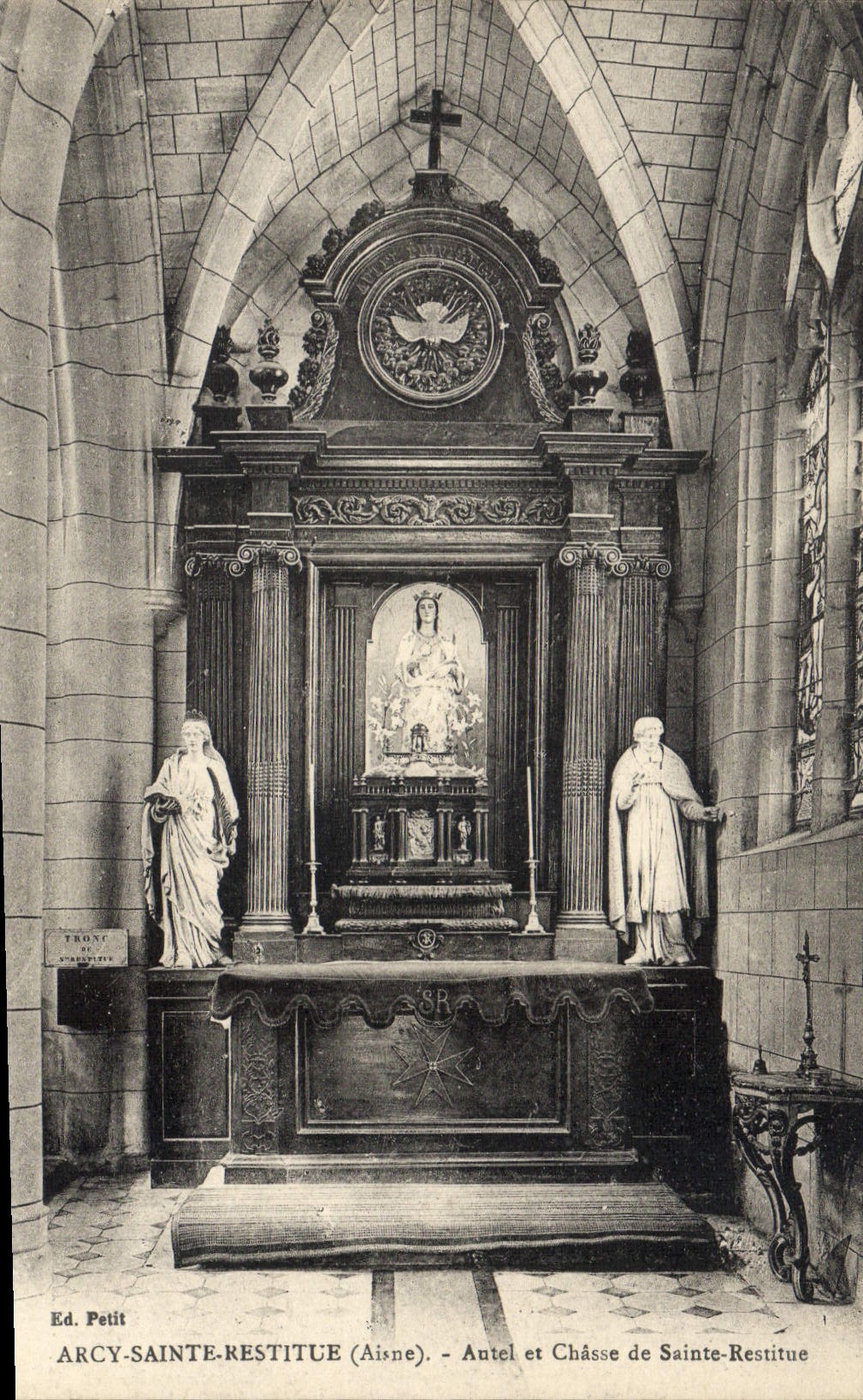 CPA Arcy Sainte Restitue Aisne Autel et Chasse de Sainte Restitue