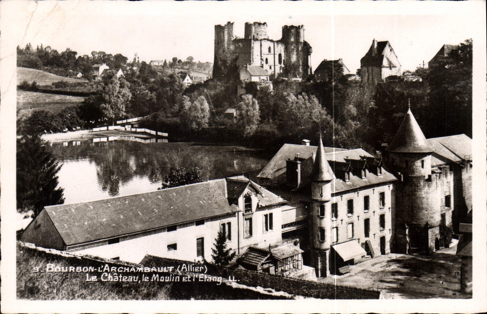 CPA Bourbon l'Archambault Allier le Chateau le Moulin et l'Etang