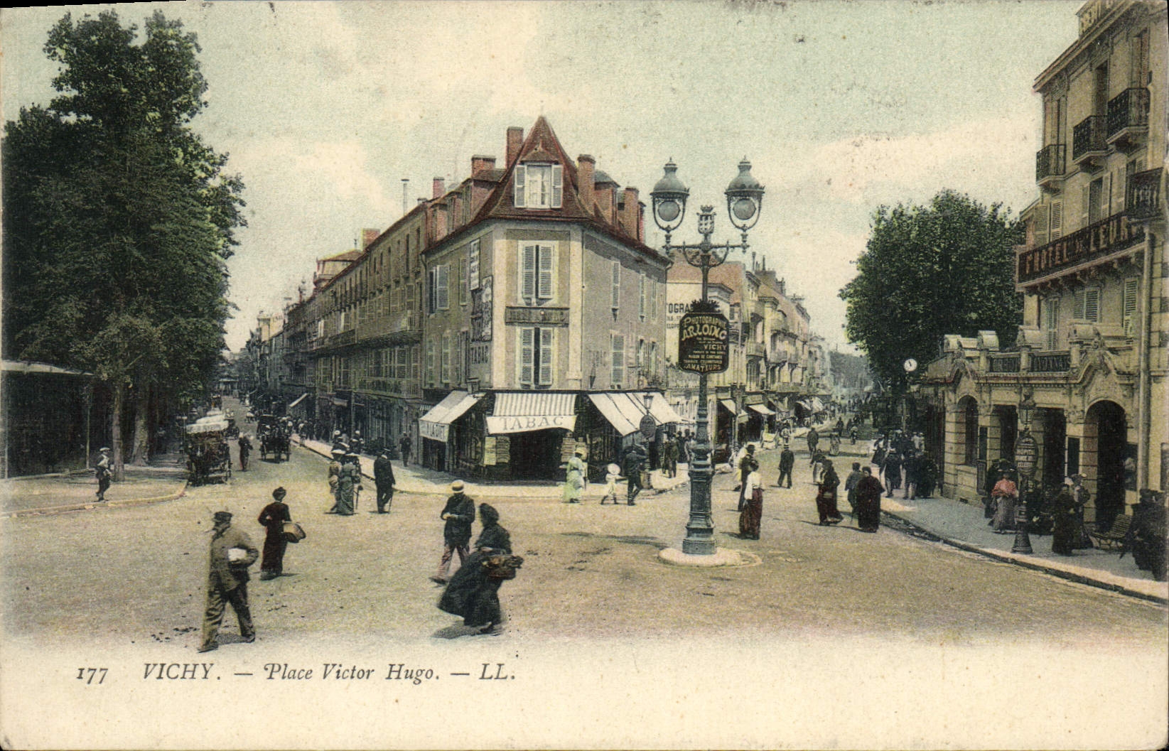 CPA Vichy Place Victor Hugo 