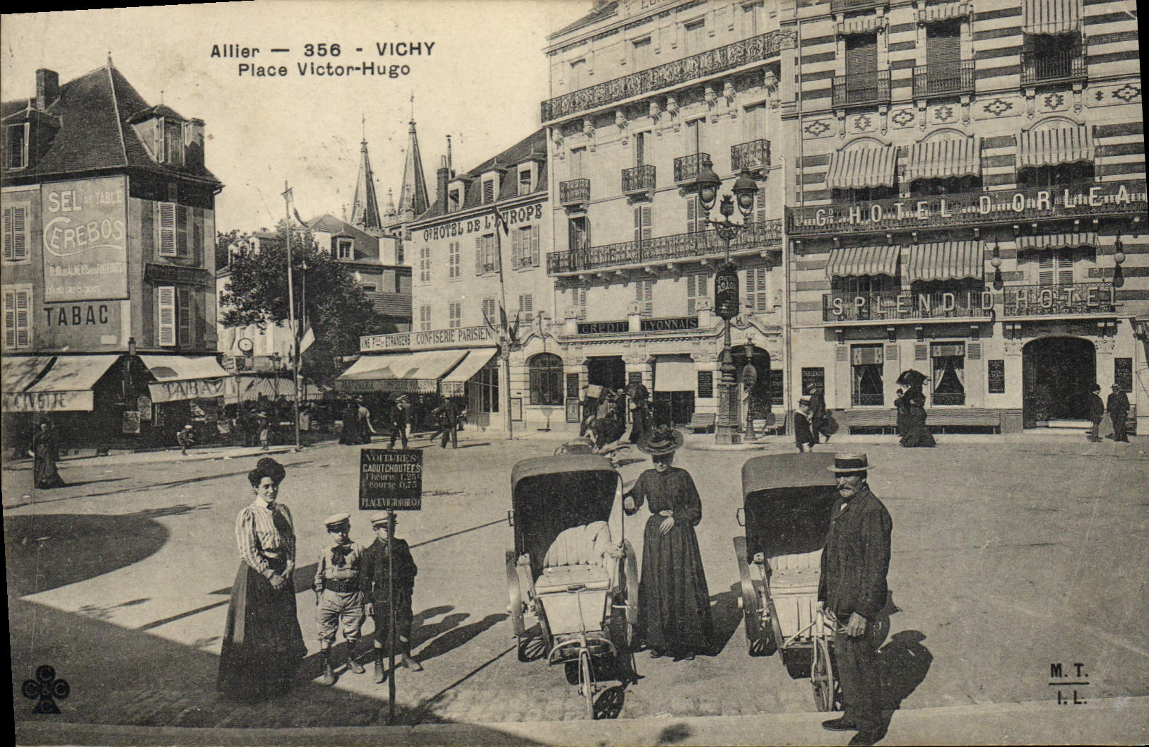 CPA Allier Vichy Place Victor Hugo 