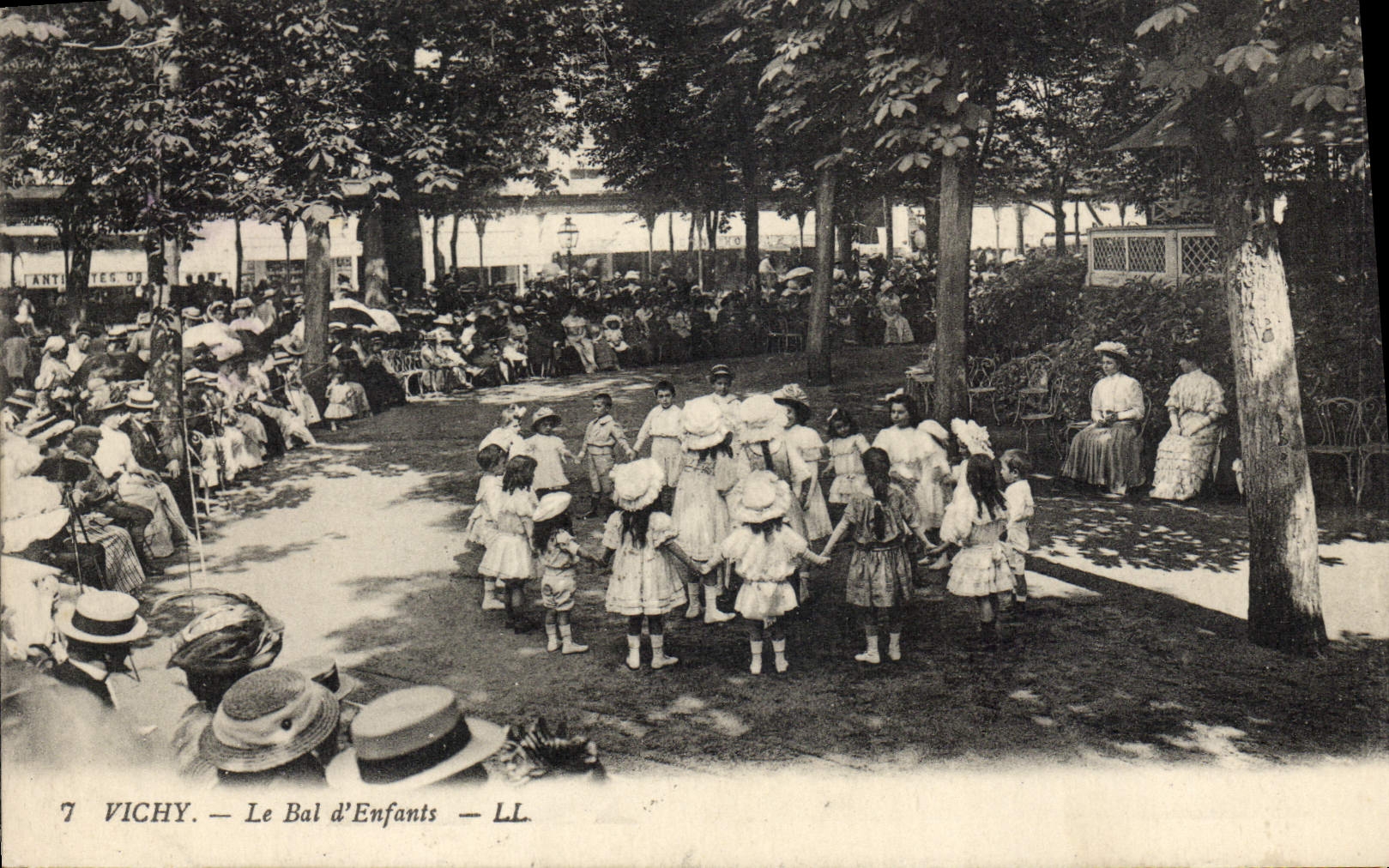 CPA Vichy le Bal d'Enfants 