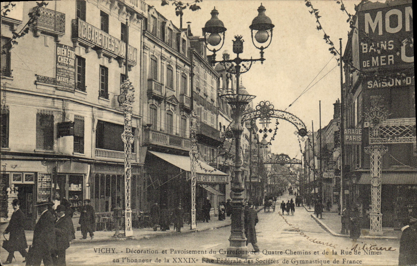 CPA Vichy Decoration et Pavoisement du Carrefour de Quatre Chemins et de la Rue de Nimes