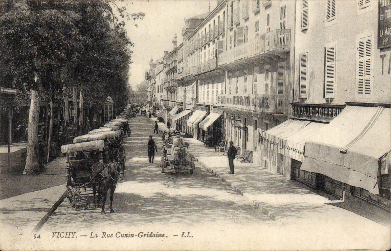 CPA Vichy la rue Cunin Gridaine 