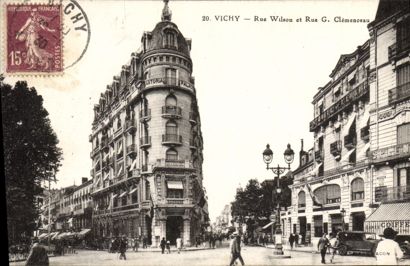 CPA Vichy Rue Wilson et Rue G Clemenceau 