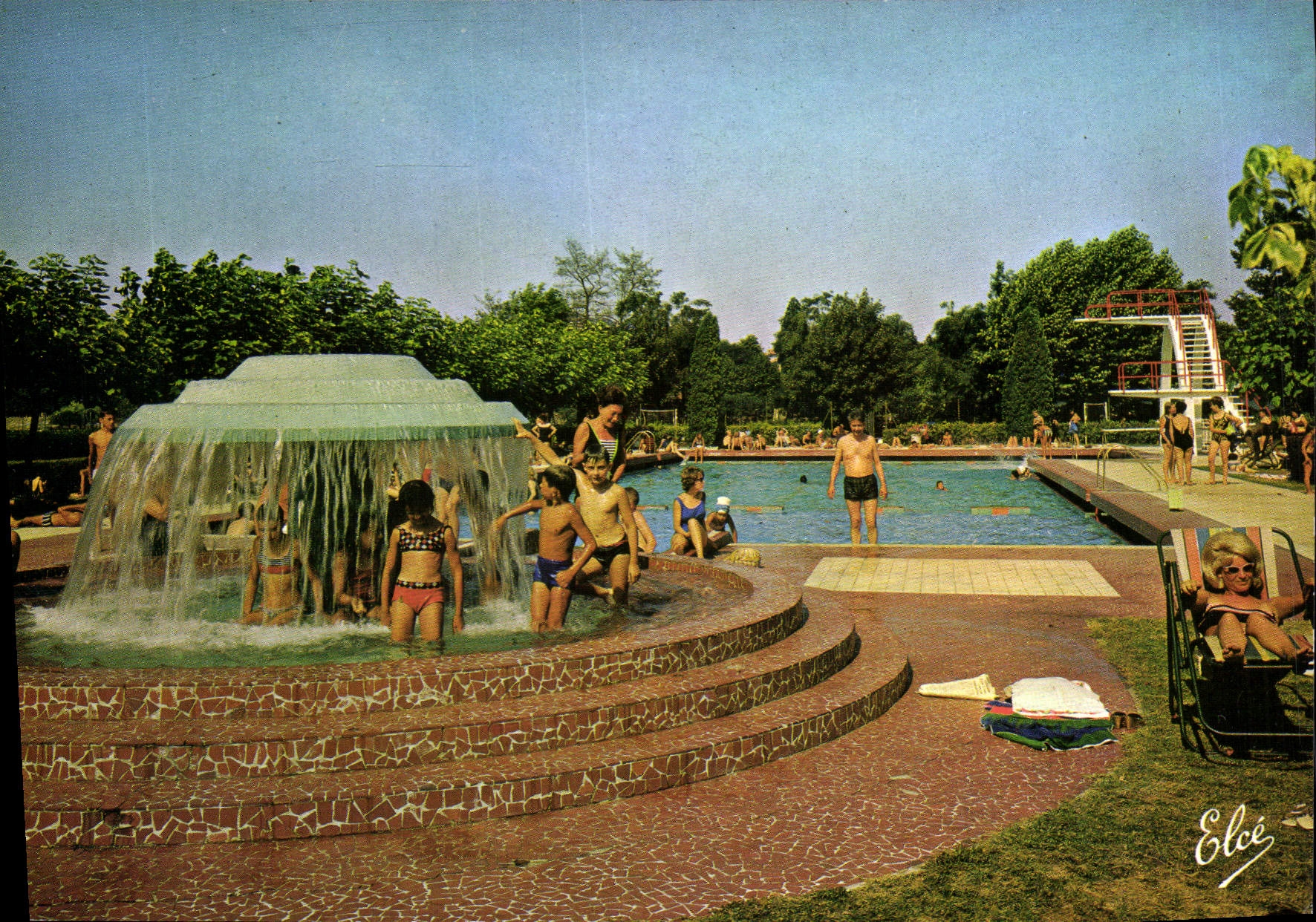CPA Vichy Allier La Fontaine et l'ensemble de la Piscine du Sporting