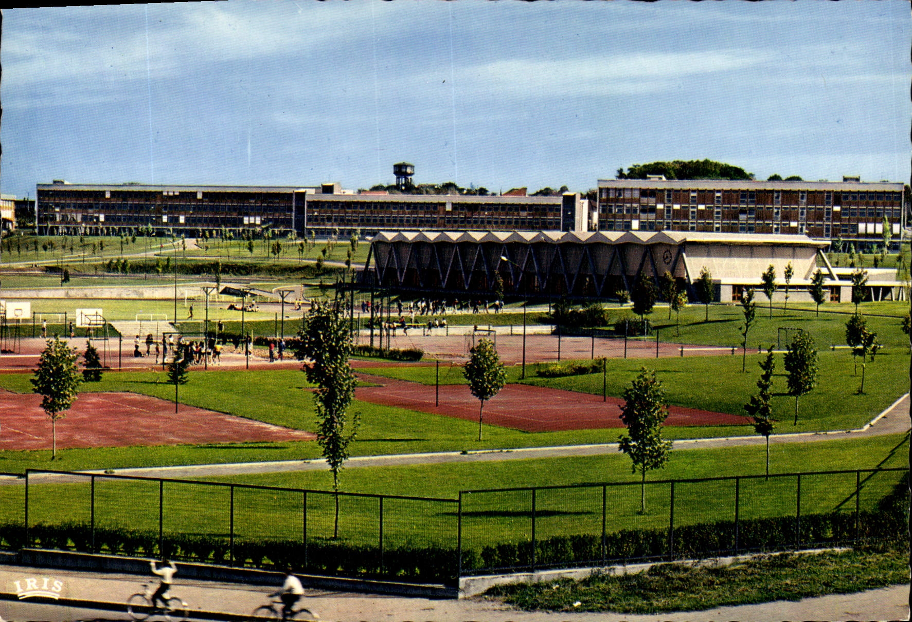 CPA Vichy Allier Lycee de Presles Une Partie des Batiments et les terrains de sports