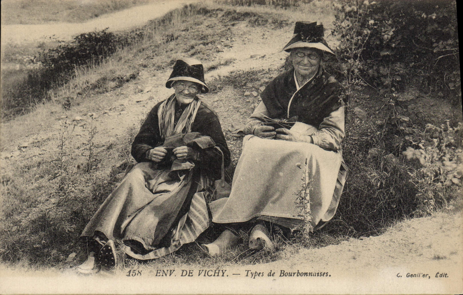 CPA Env de Vichy Types de Bourbonnasses 