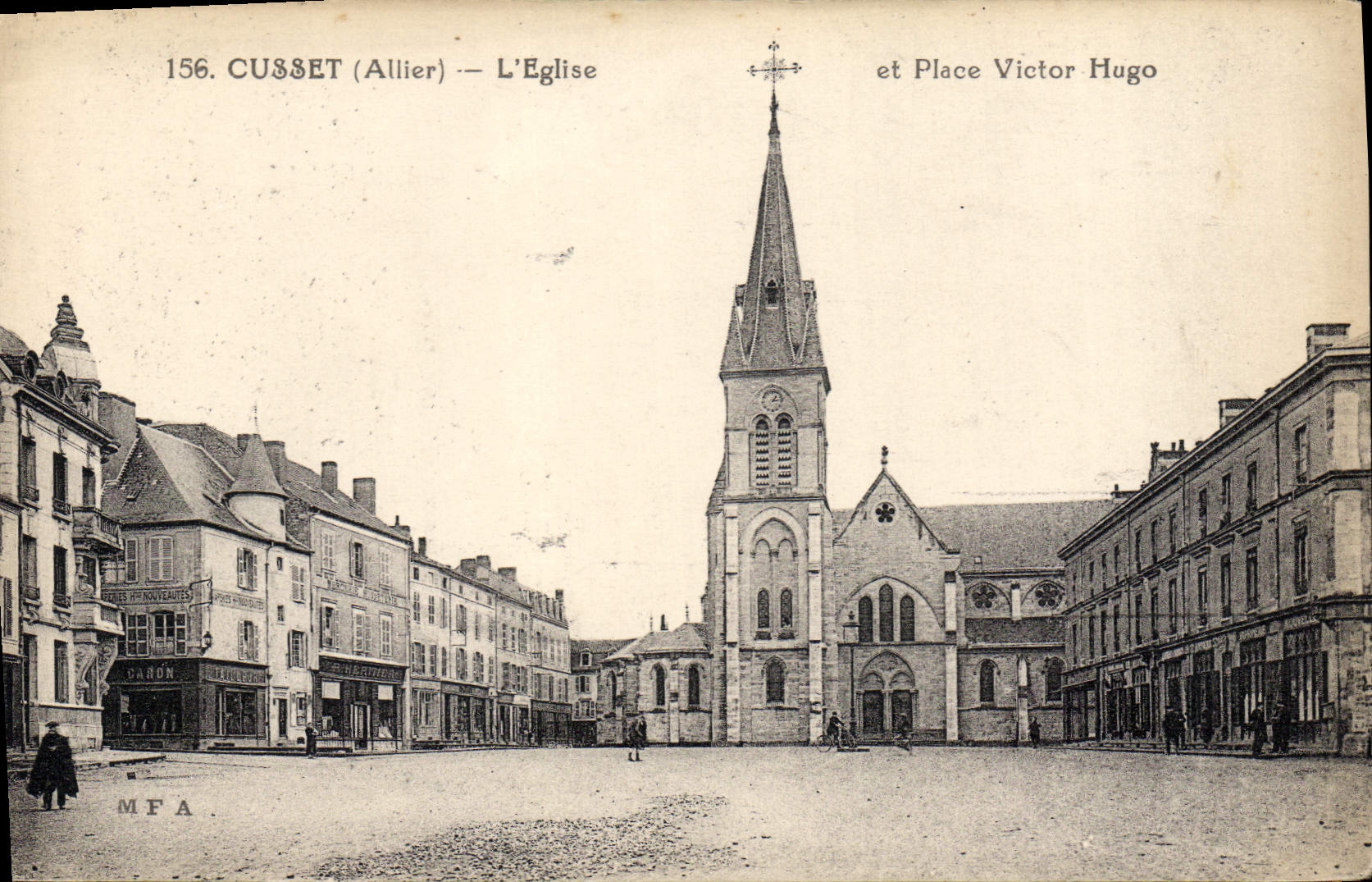 CPA Cusset Allier l'Eglise et Place Victor Hugo