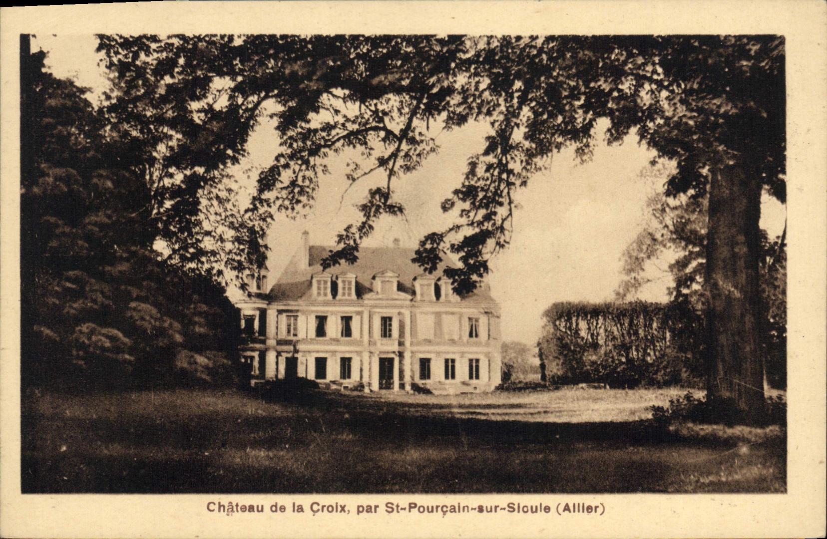CPA Chateau de la Croix par St Pourcain sur Sloule Allier