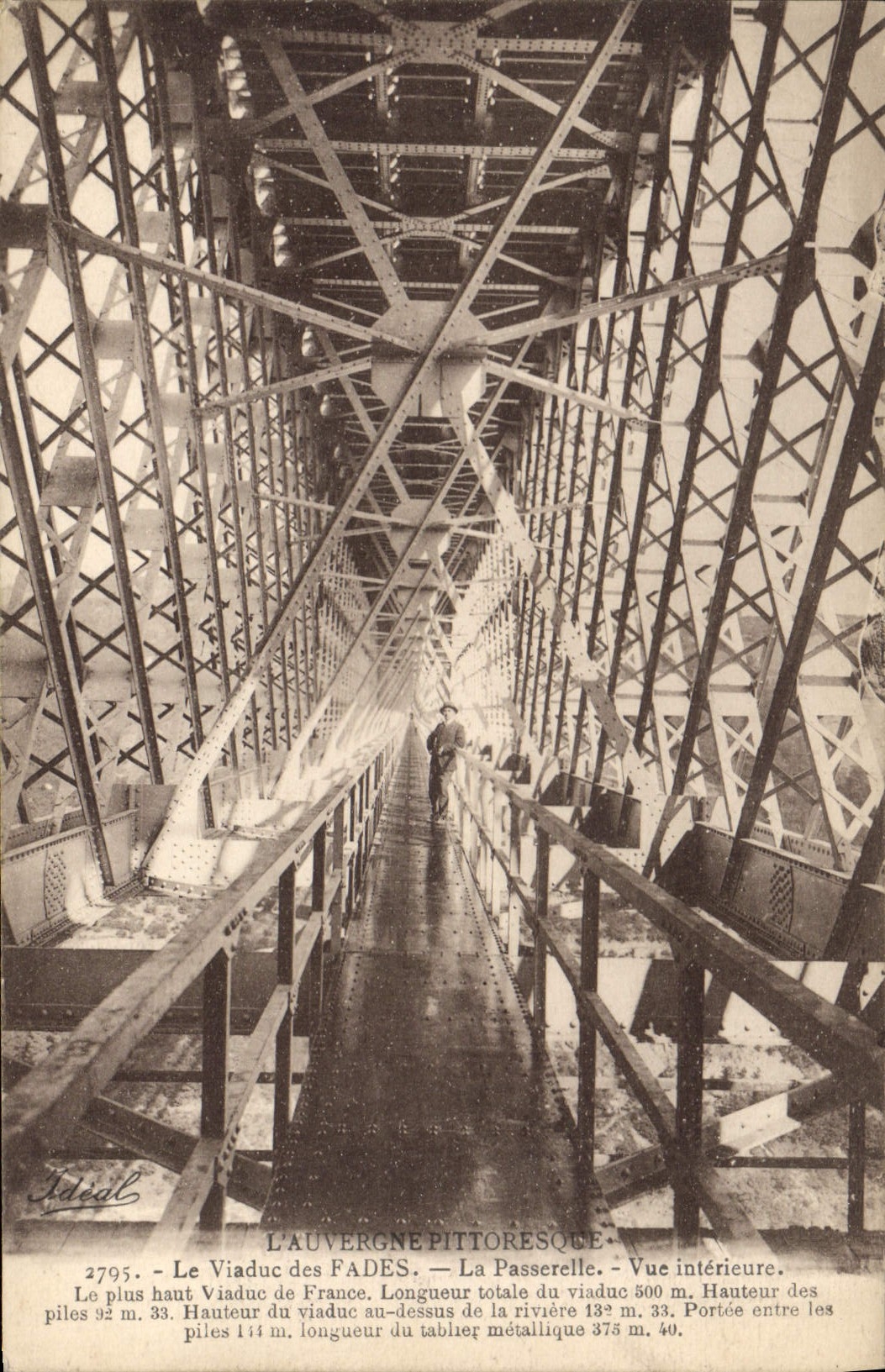 CPA l'Auvergne pittoresque Le Viaduc des Fades La Passerelle Vue Interieure