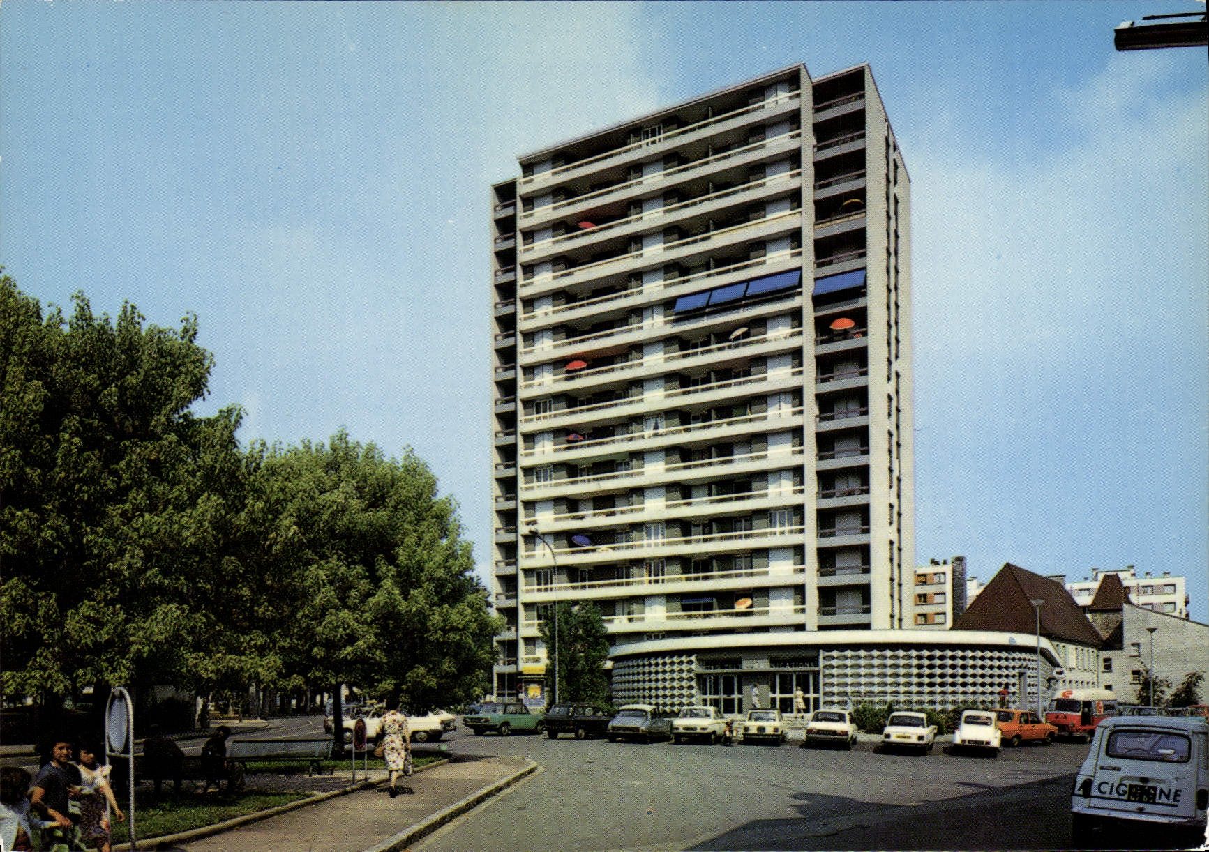 CPA Cusset Allier La Poste et la Resicence Le Florian