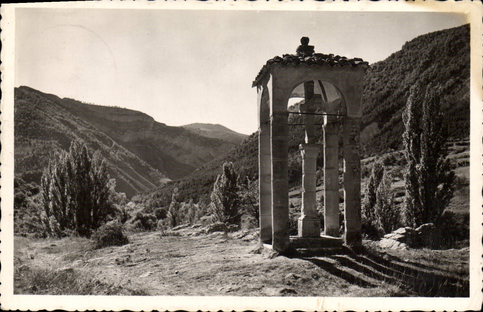 CPA Annot La Croix Romane 