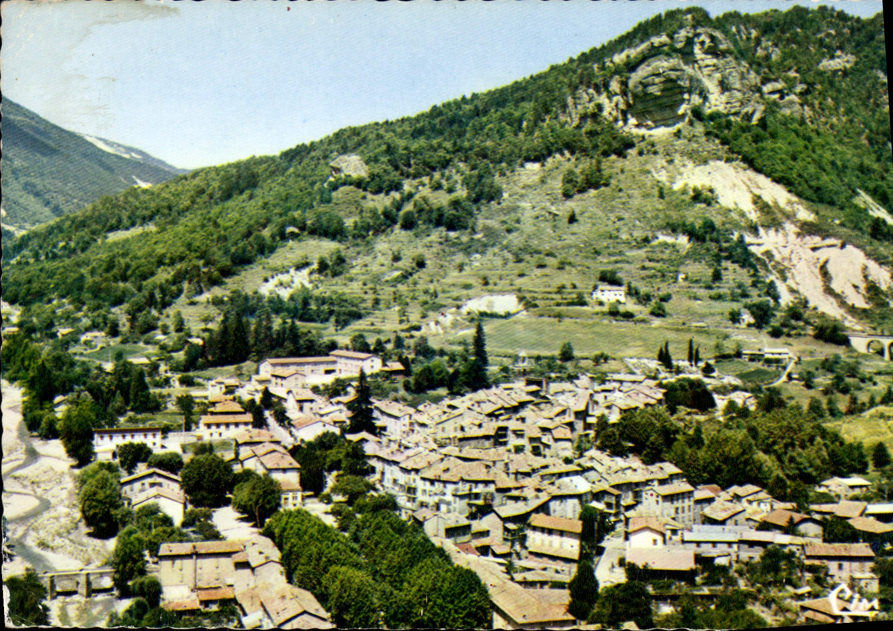 CPA Haute Provence Annot B A vue generale aerienne Riviera la Vaire