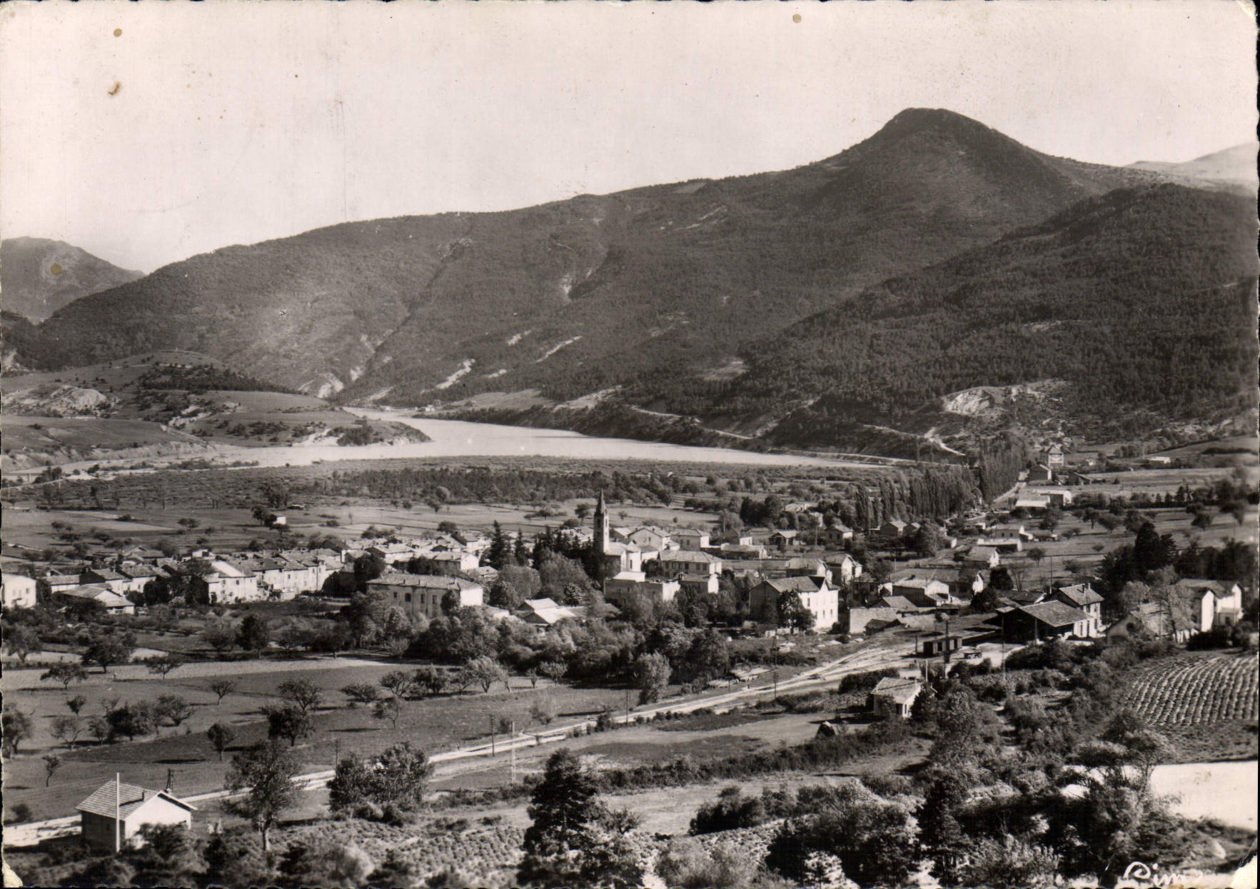 CPA St Andre des Alpes B Alpes Le Lac de Castillon au pied de Saint Andre