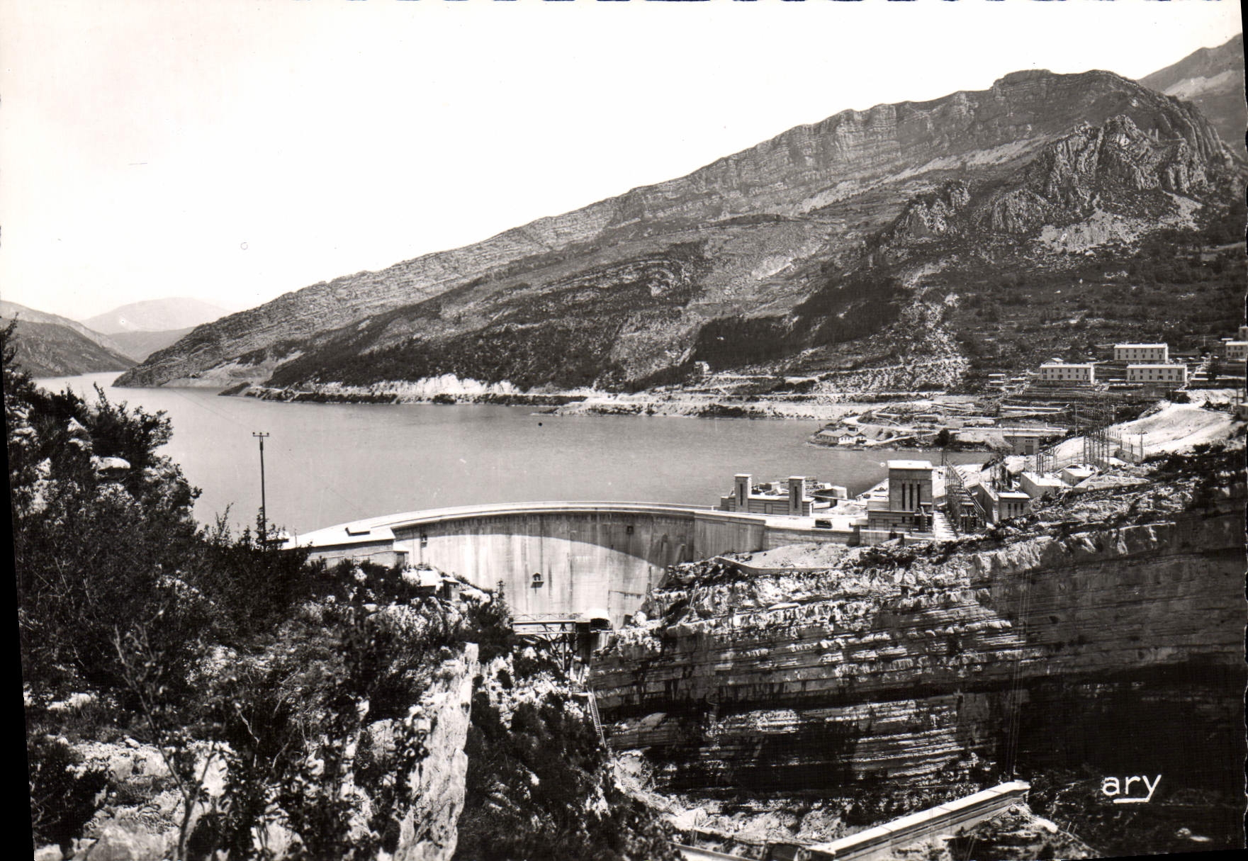 CPA Les Gorges pittoresque du Verdon Barrage de Castillon et l'usine 