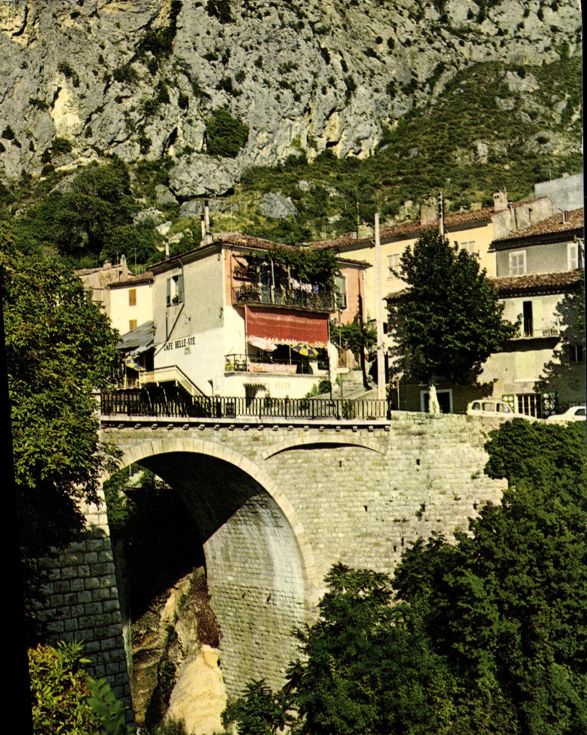 CPA Moustiers Sainte Maire Besse Alpes un coin typique