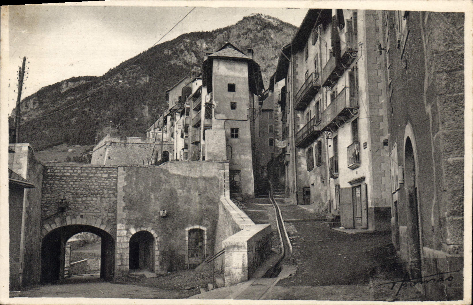 CPA Briancon les remparts et la petite Gargouille 