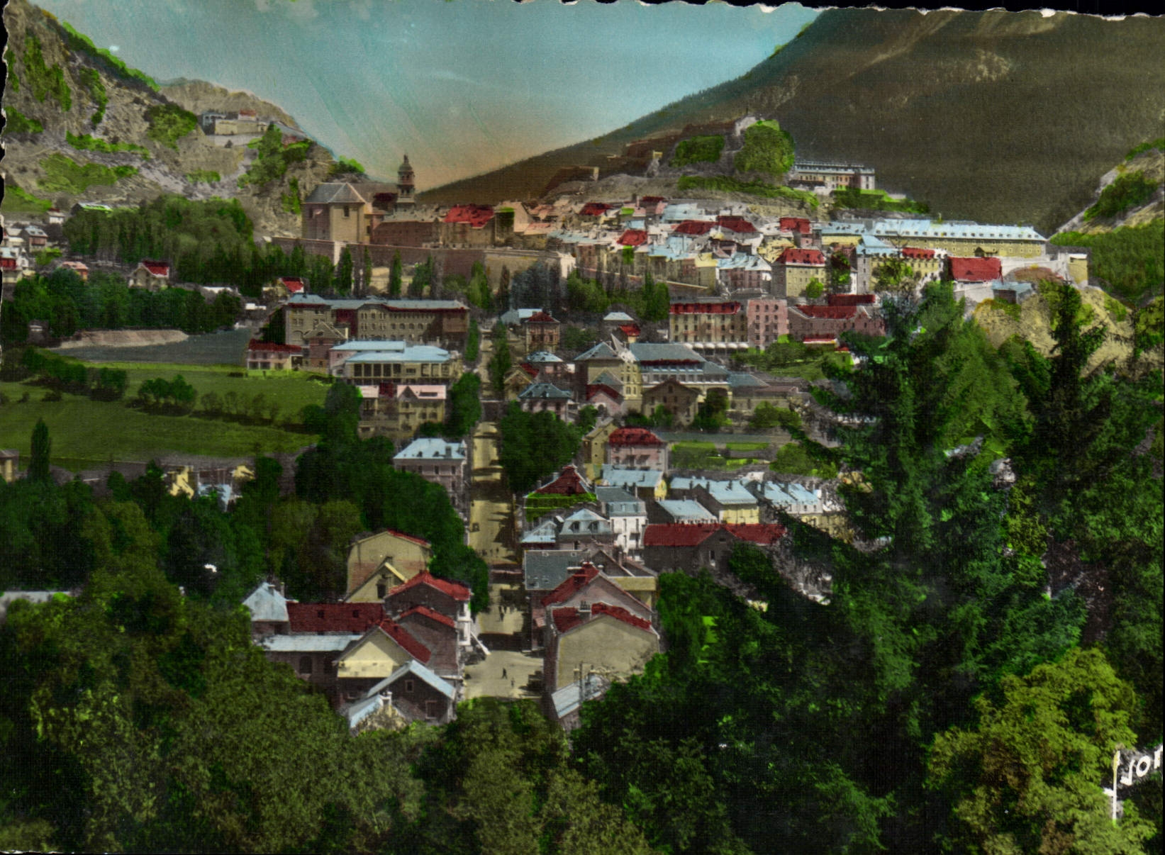 CPA Briancon Hautes Alpes vue generale et la chaussee