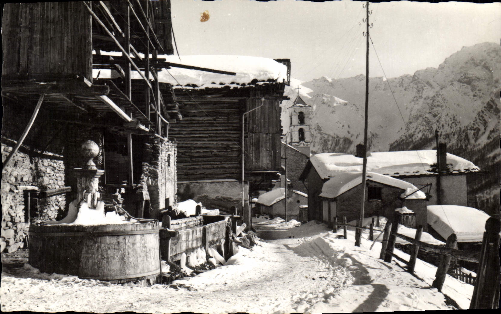 CPA Les Grandes Alpes en hiver Saint Veran sous la Neige le plus haut Village habite d'Europe un coi