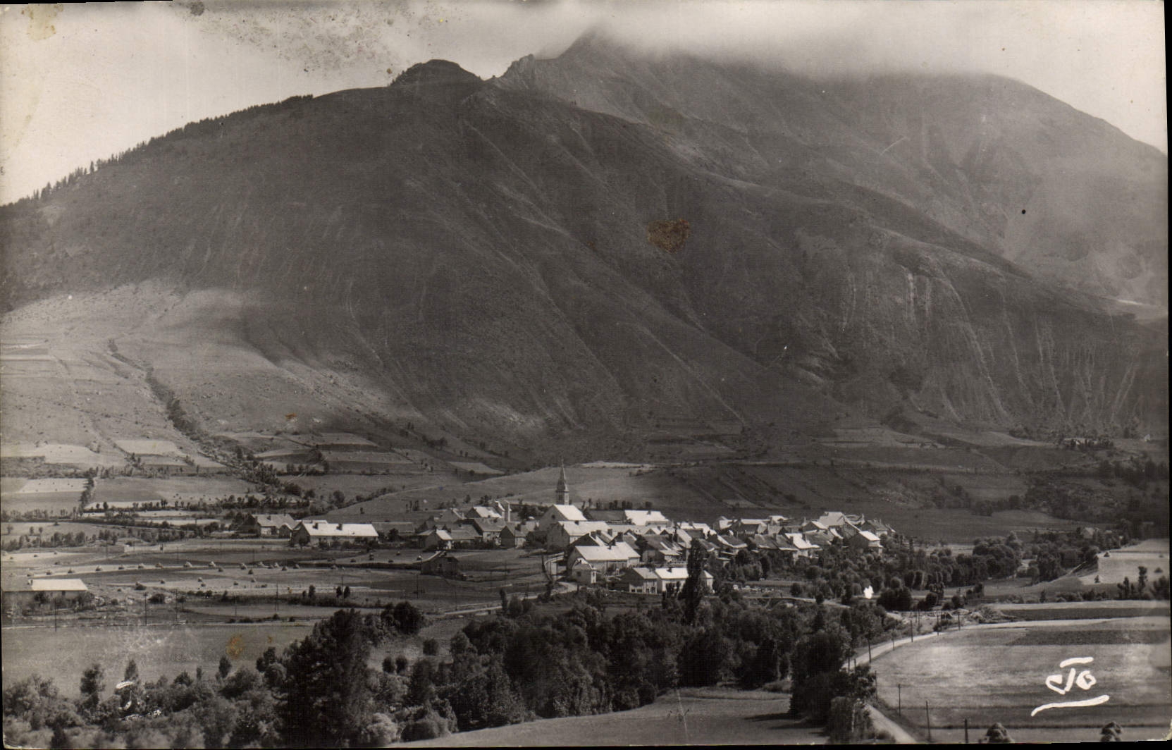 CPA Les Alpes Ancelle vu du Chateau d'Ancelle au fond Le Cuchon 