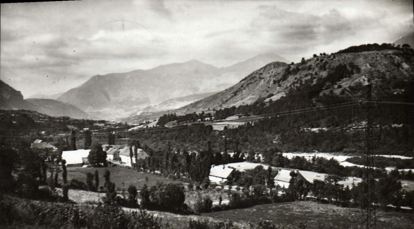 CPA Les Alpes Route Napoleol Guinguette et le Drac dans le fond montagne les Vachers 