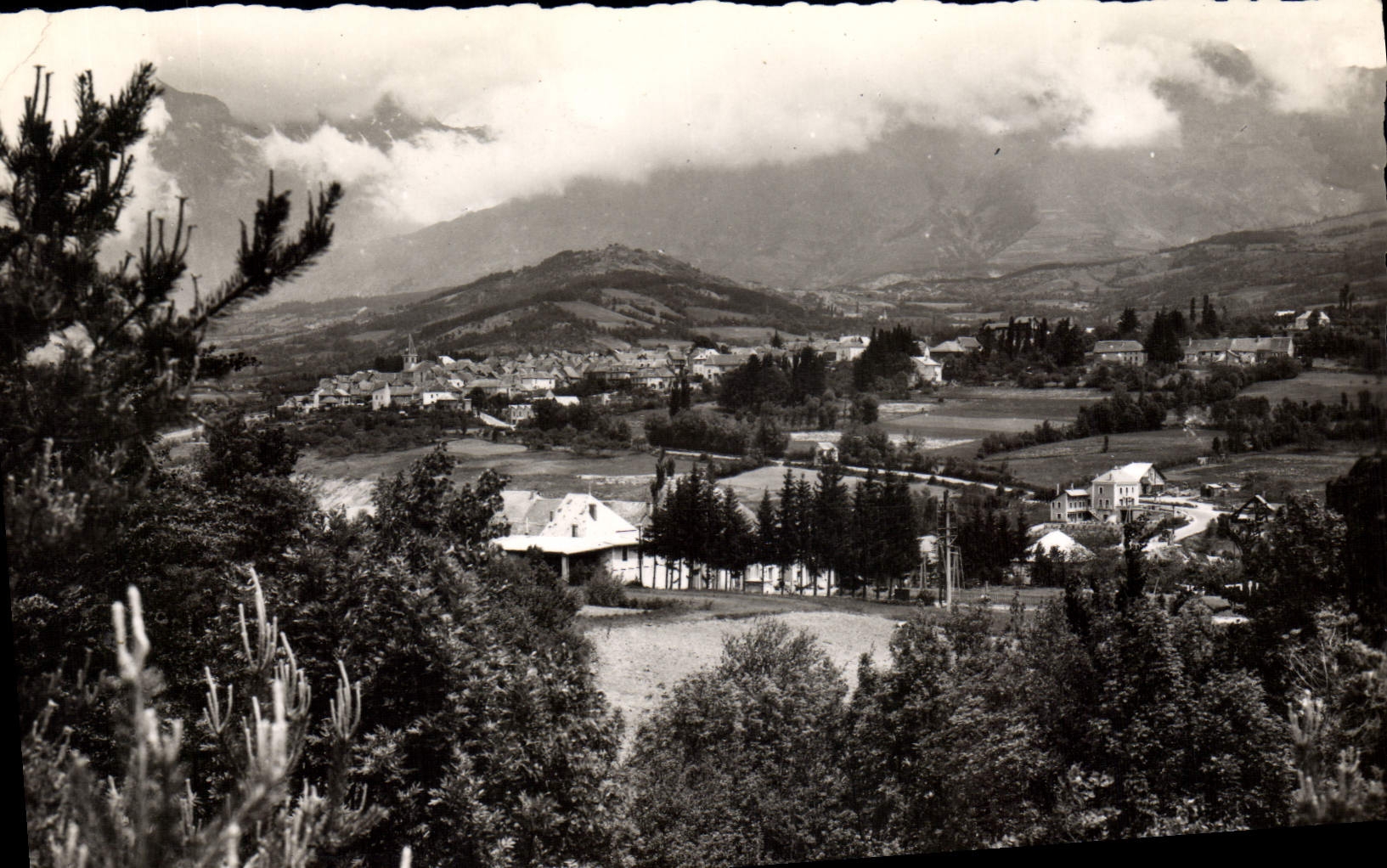 CPA Route des Grandes Alpes Saint Bonnet en Champsaur vue generale prise de Becuvert