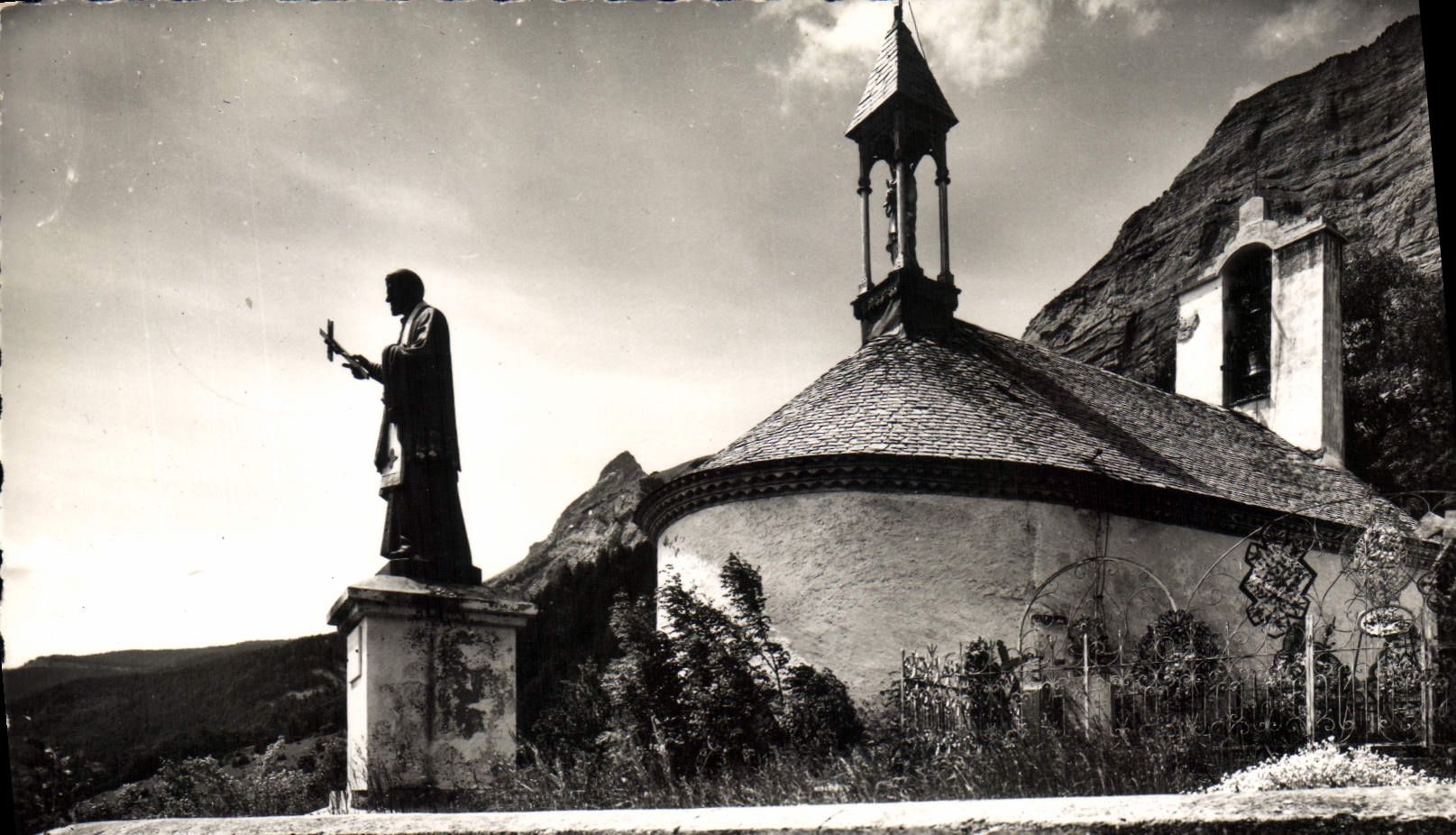 CPA Route des Grandes Alpes Saint Bonnet en Champsaur Station Estivale Chapelle de Beauvert 