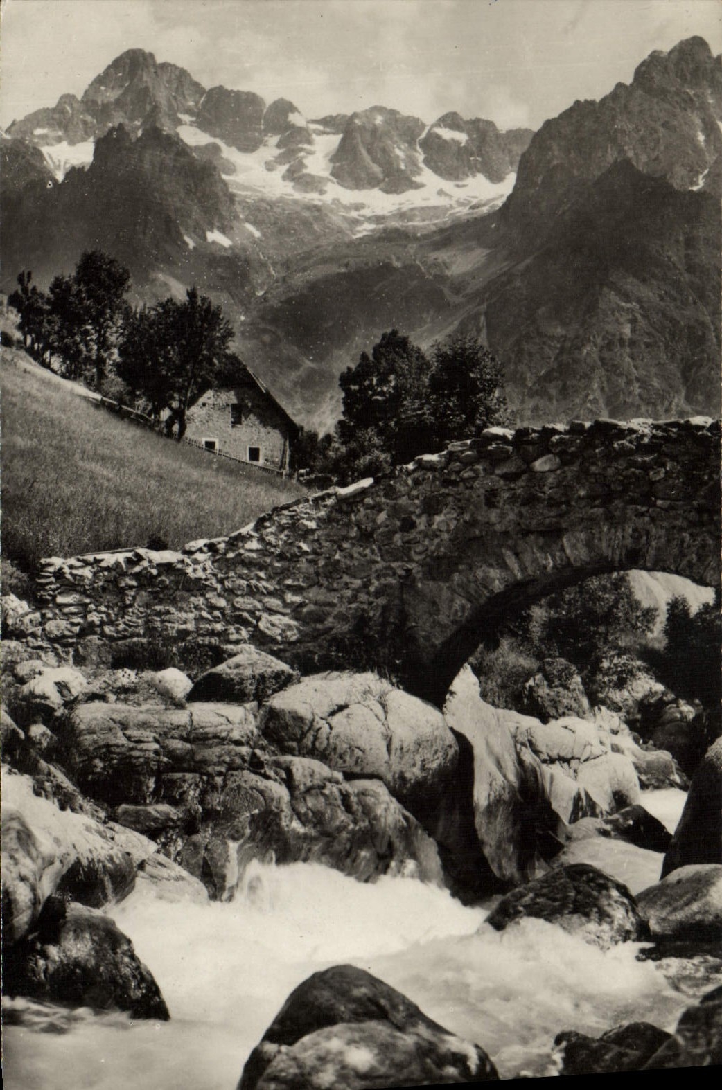 CPA La Chapelle en Valgaudemar Hautes Alpes vieux port aux Portes et l'Olan 