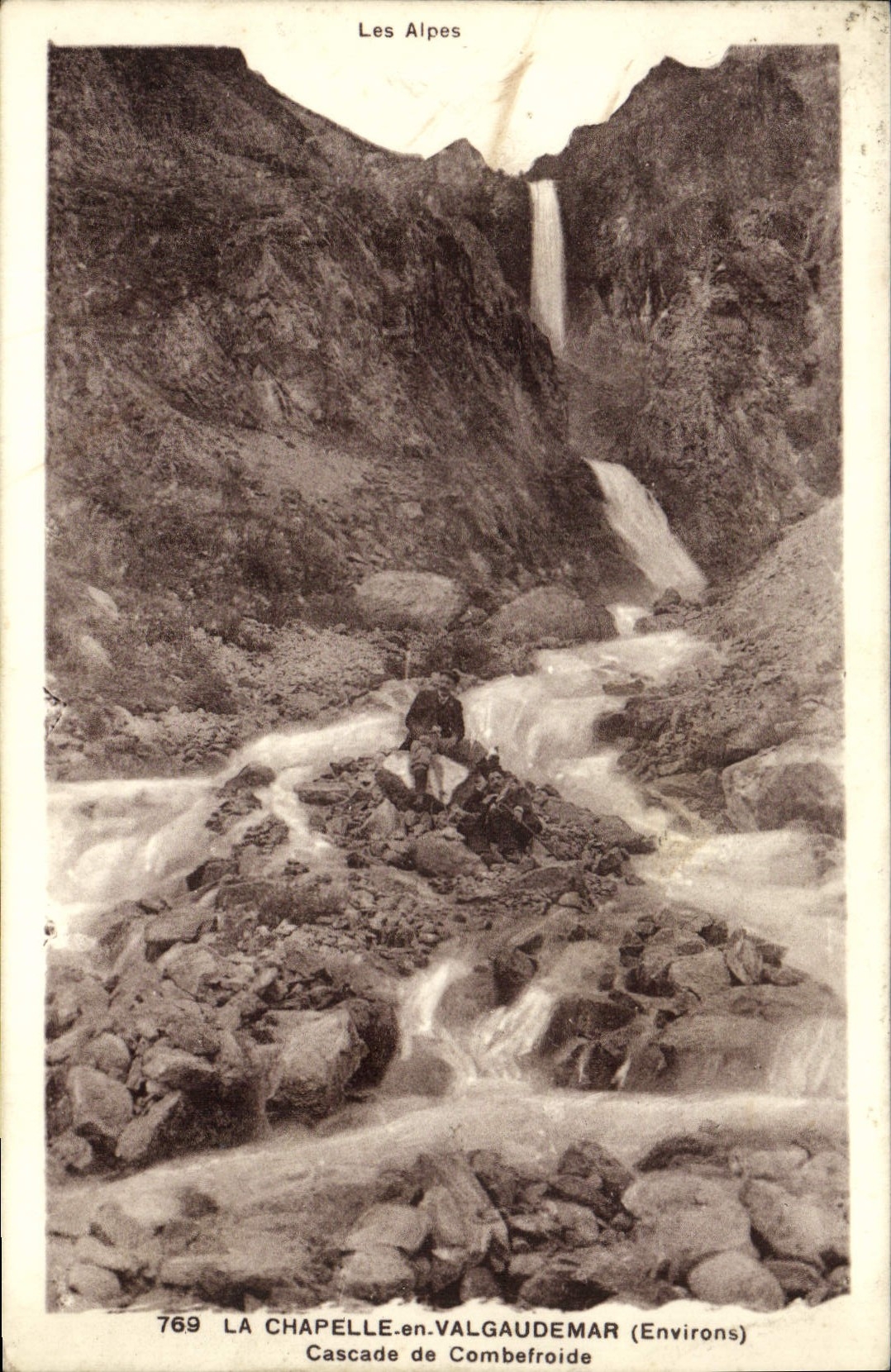 CPA Les Alpes La Chapelle en Valgaudemar Environs Cascade de Combefroide