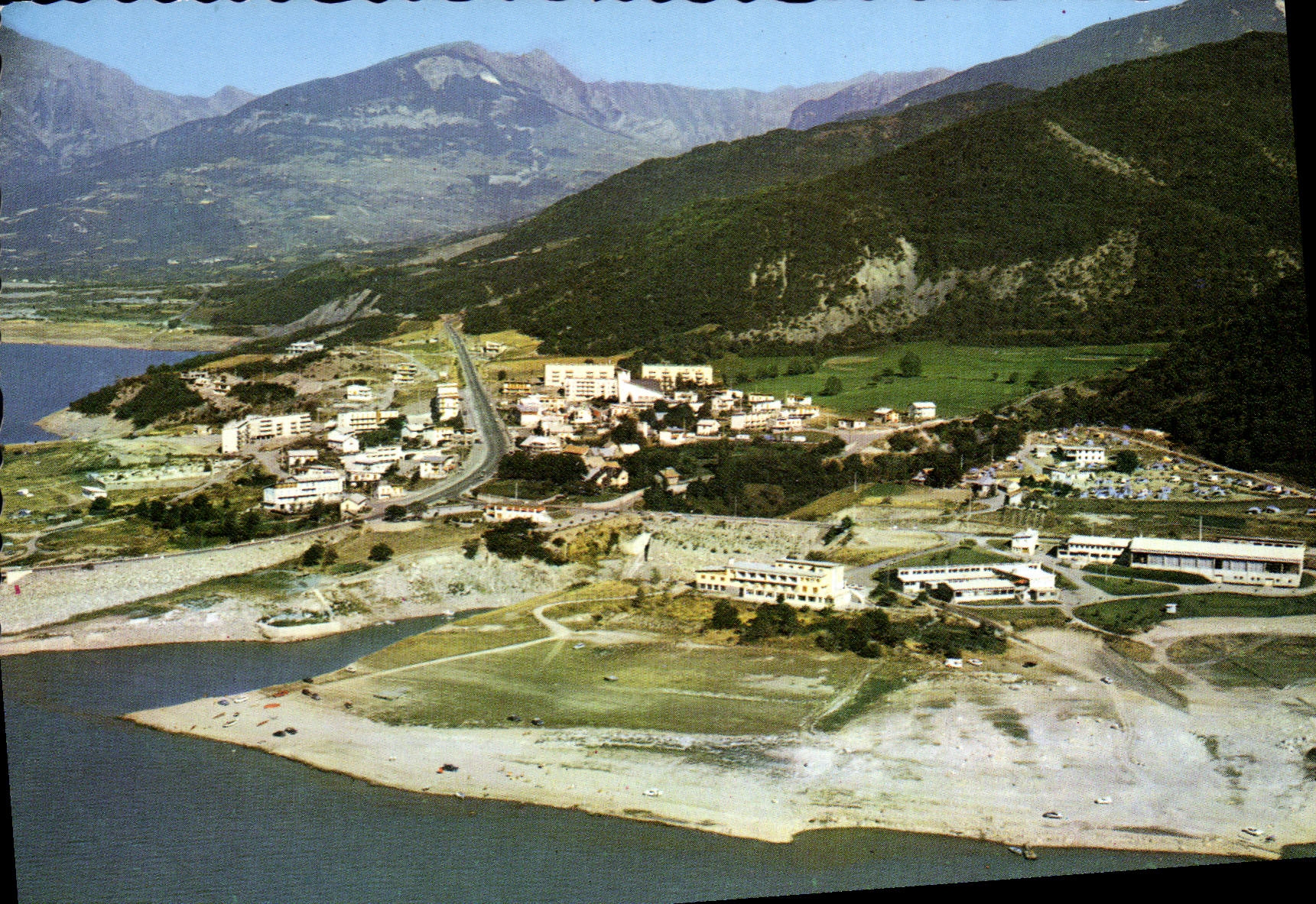 CPA Savines Hautes Alpes au bord du Lac de Serre Poncon Vue generale 