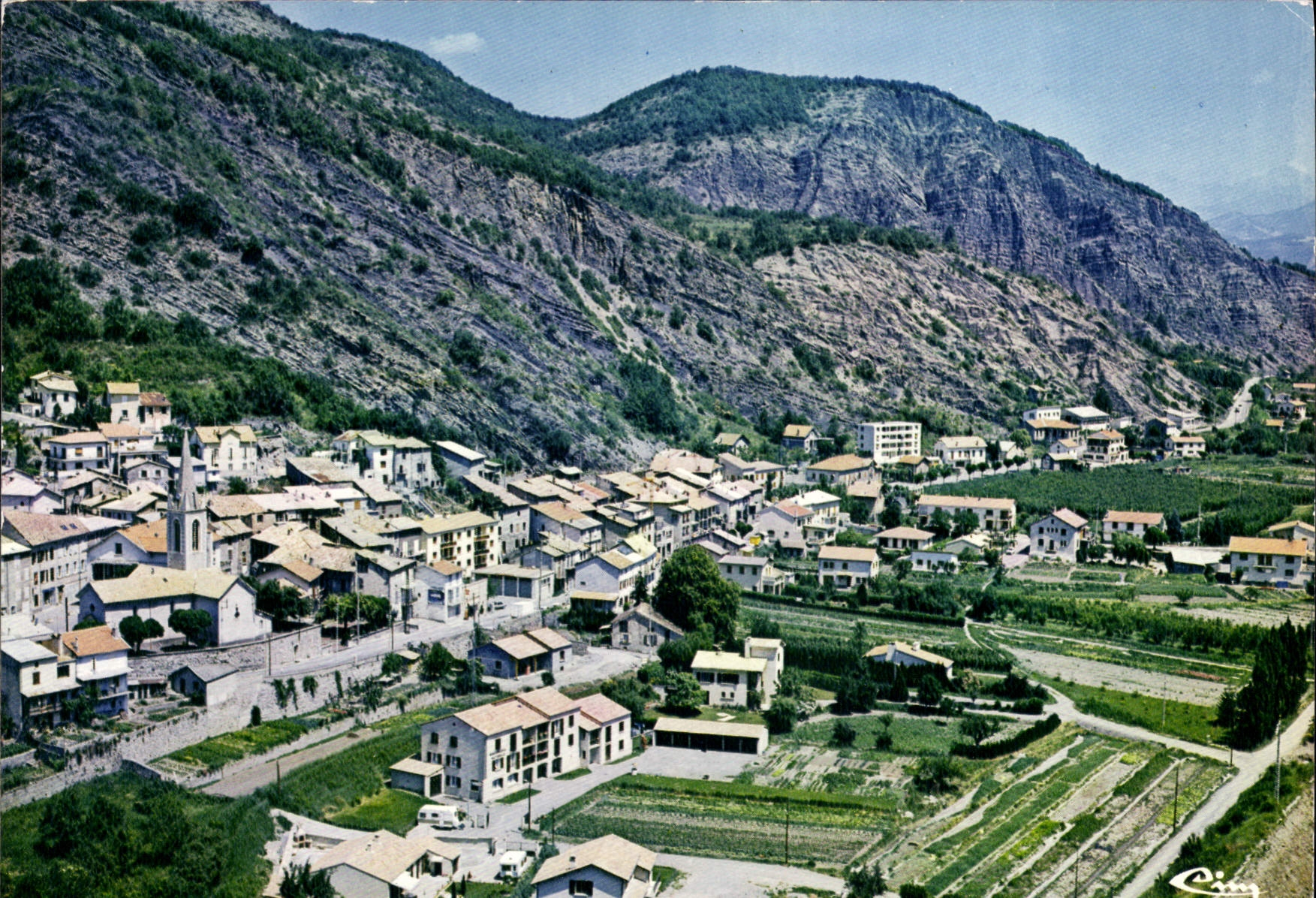 CPA La Daulce Htes Alpes Vue generale aerienne
