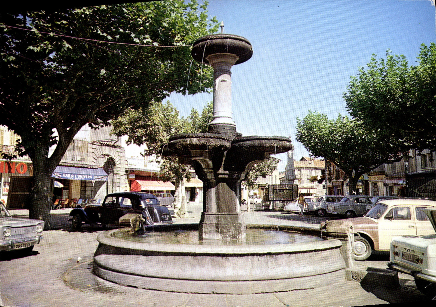 CPA Laragne H A La Fontaine 