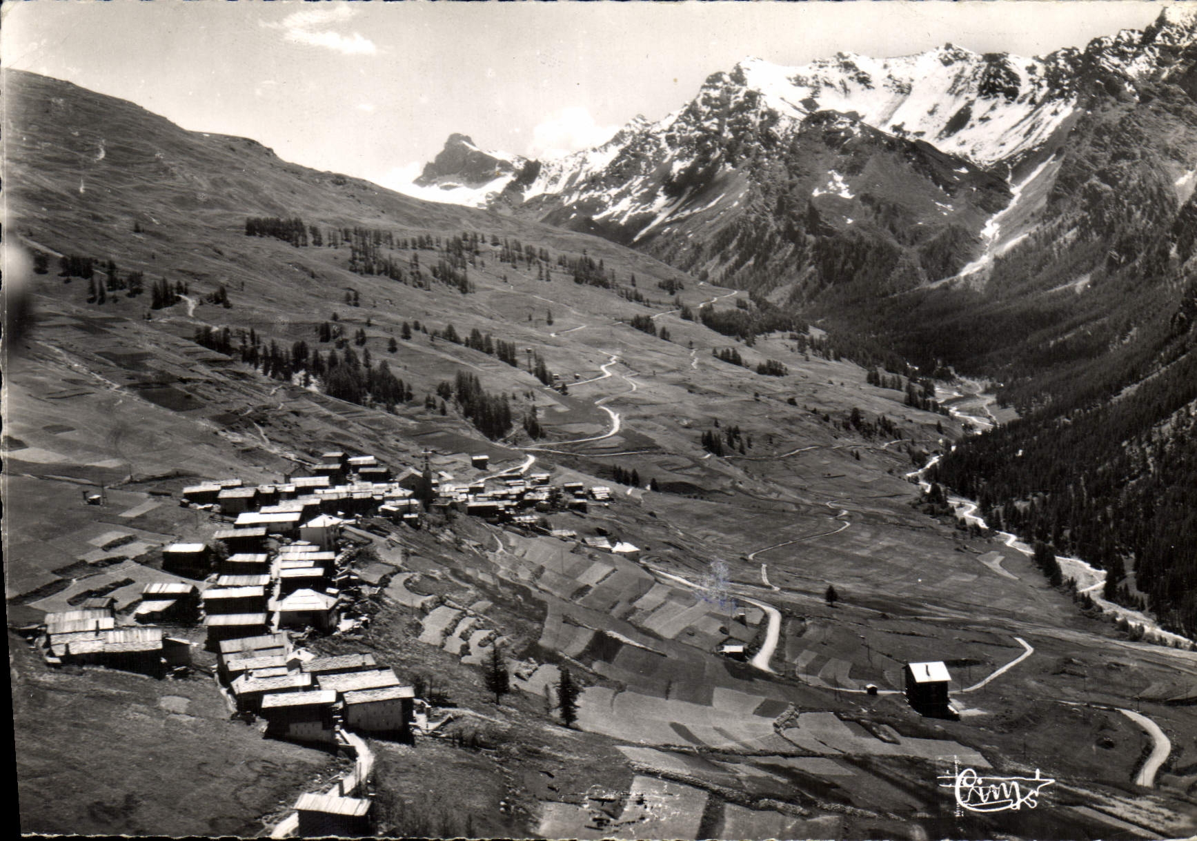 CPA Saint Veran Htes Alpes la Commune la plus haute d'Europe Vue panoramique aerienne Vallee de l'Ai