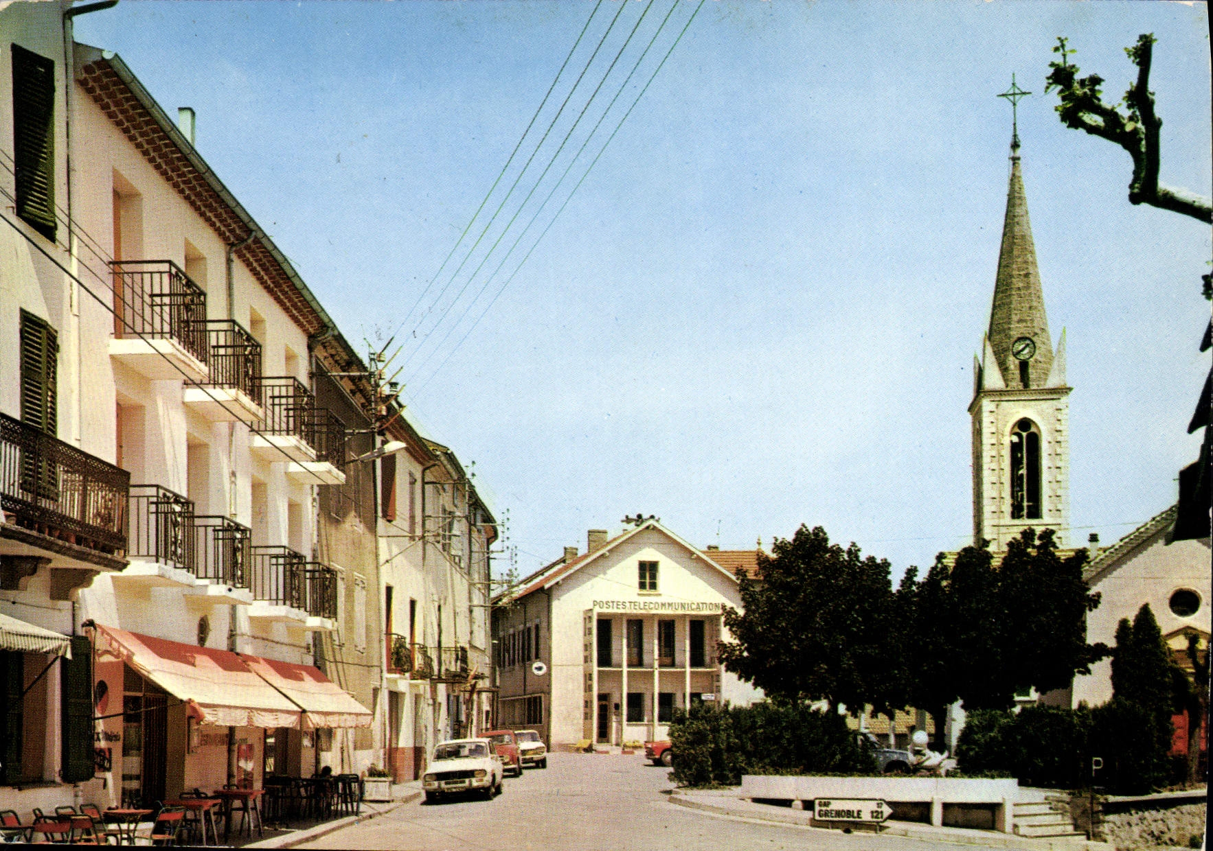 CPA La Saulce des Alpes Hautes Alpes Place de l'Eglise 