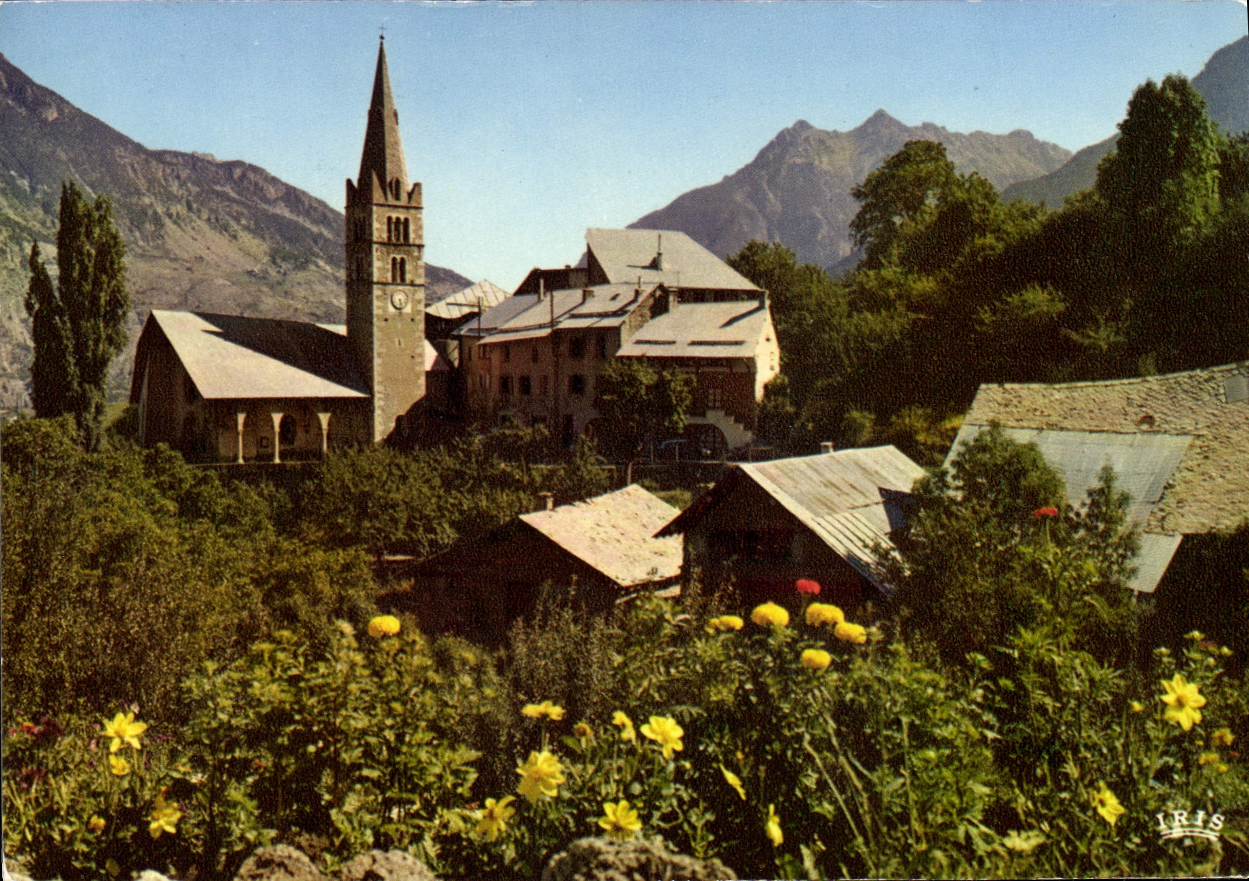 CPA Hautes Alpes L'Eglise de Risoul et le pic de Guillestre 