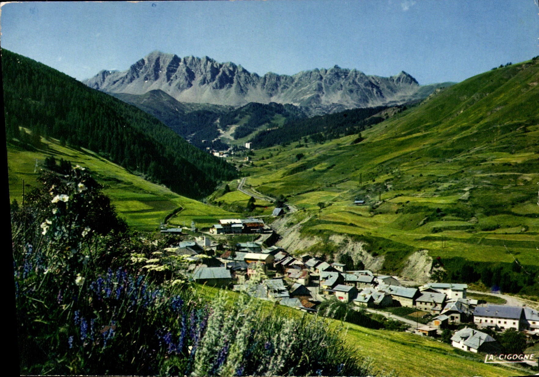 CPA Vars Sainte Marie H A Vue generale au fond Vars les Claux et la crete de l'Essina 