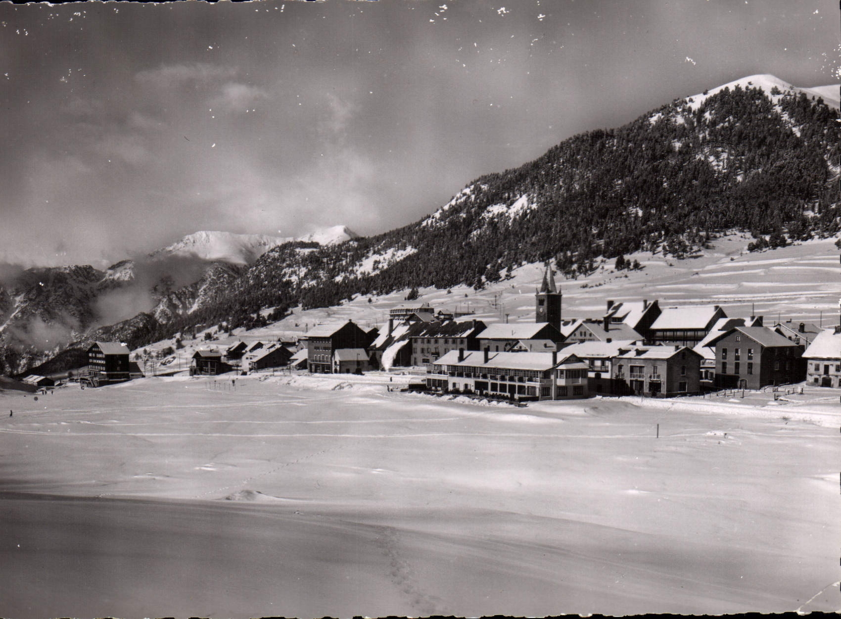 CPA Les Grandes Alpes en Hiver Montgenevre H A Vue generale 