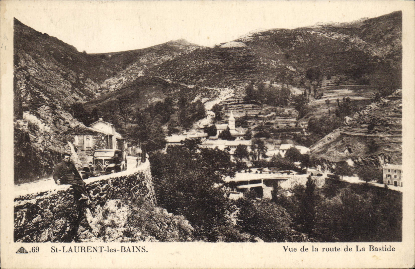 CPA St Laurent les Bains Vue de la route de la Bastide