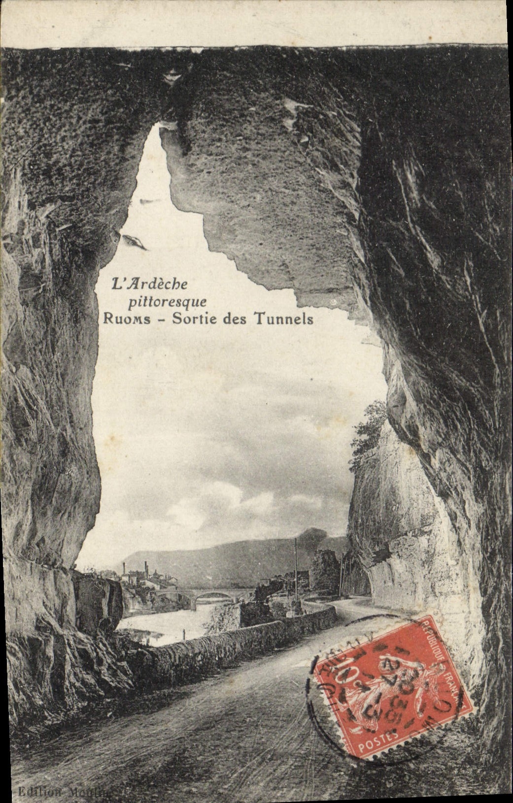 CPA L'Ardeche pittoresque Ruoms Sortie des Tunnels