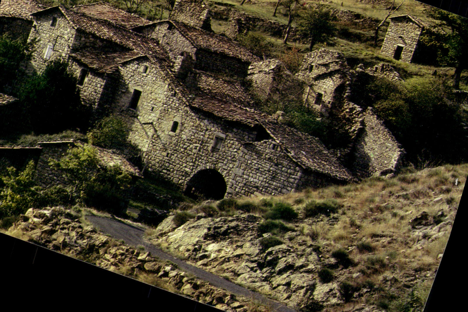 CPA La Haute Ardeche Dans la Vallee du Lignon Environs de Jaujac