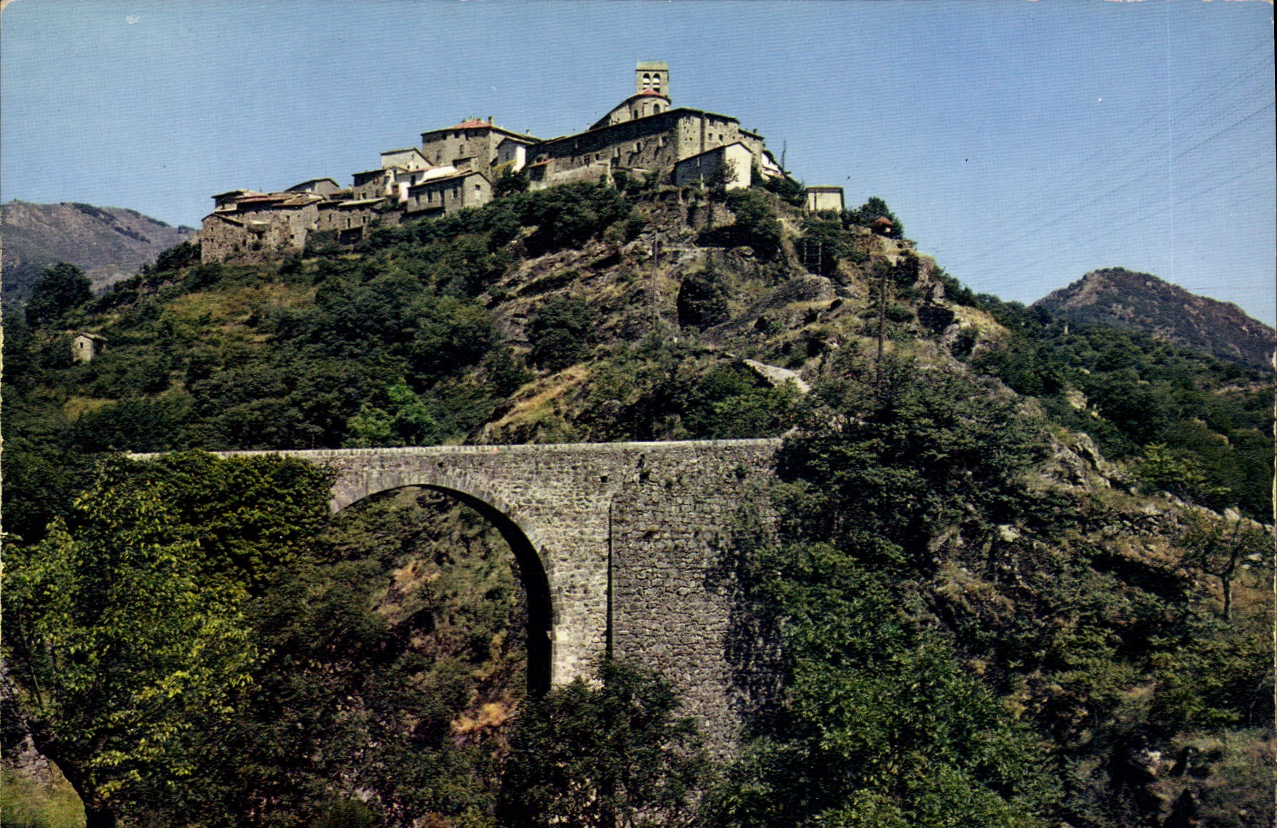 CPA Ardeche Pittoresque Vue generale d'Antraigues