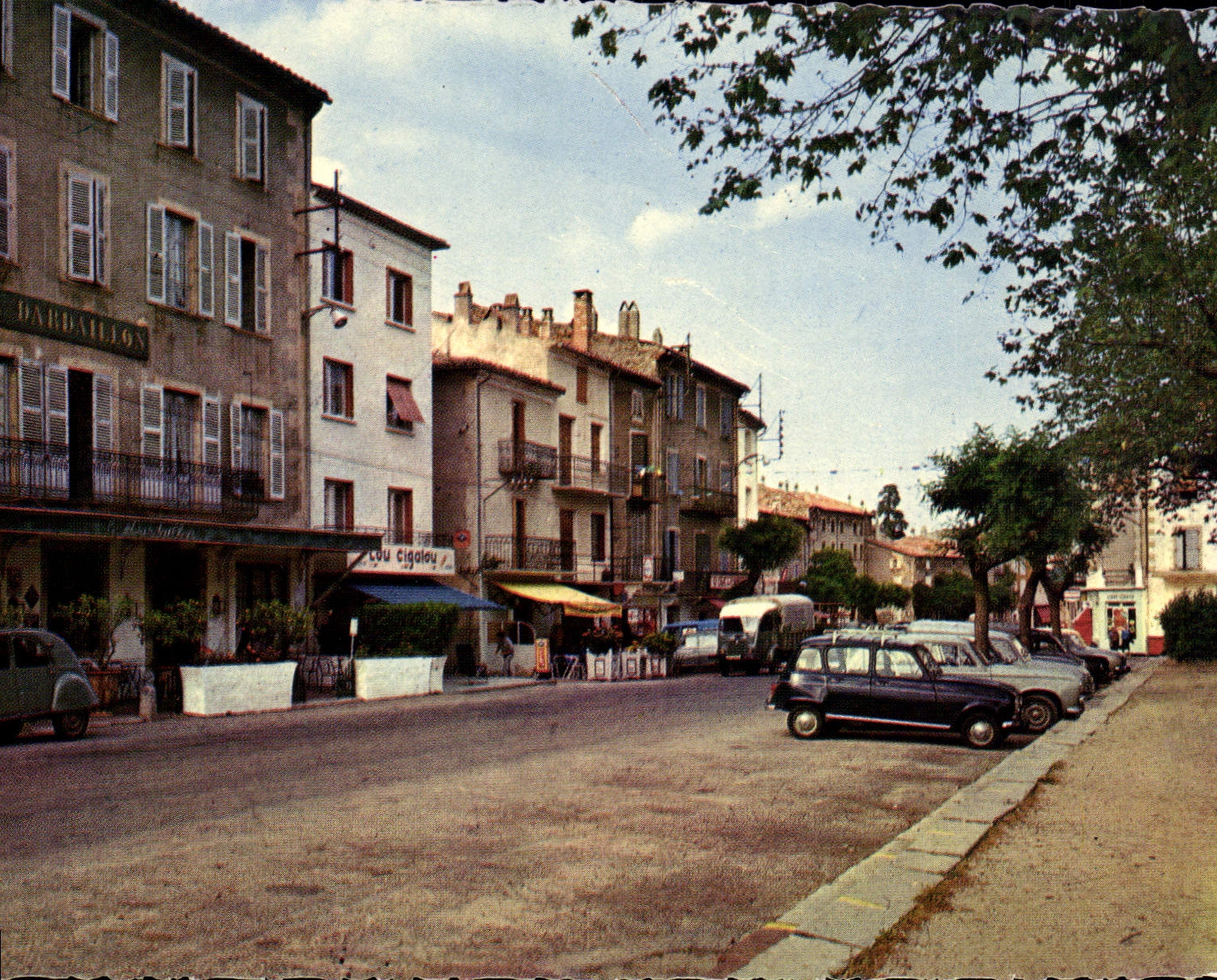 CPA Les Vans Ardeche Place Ollier 