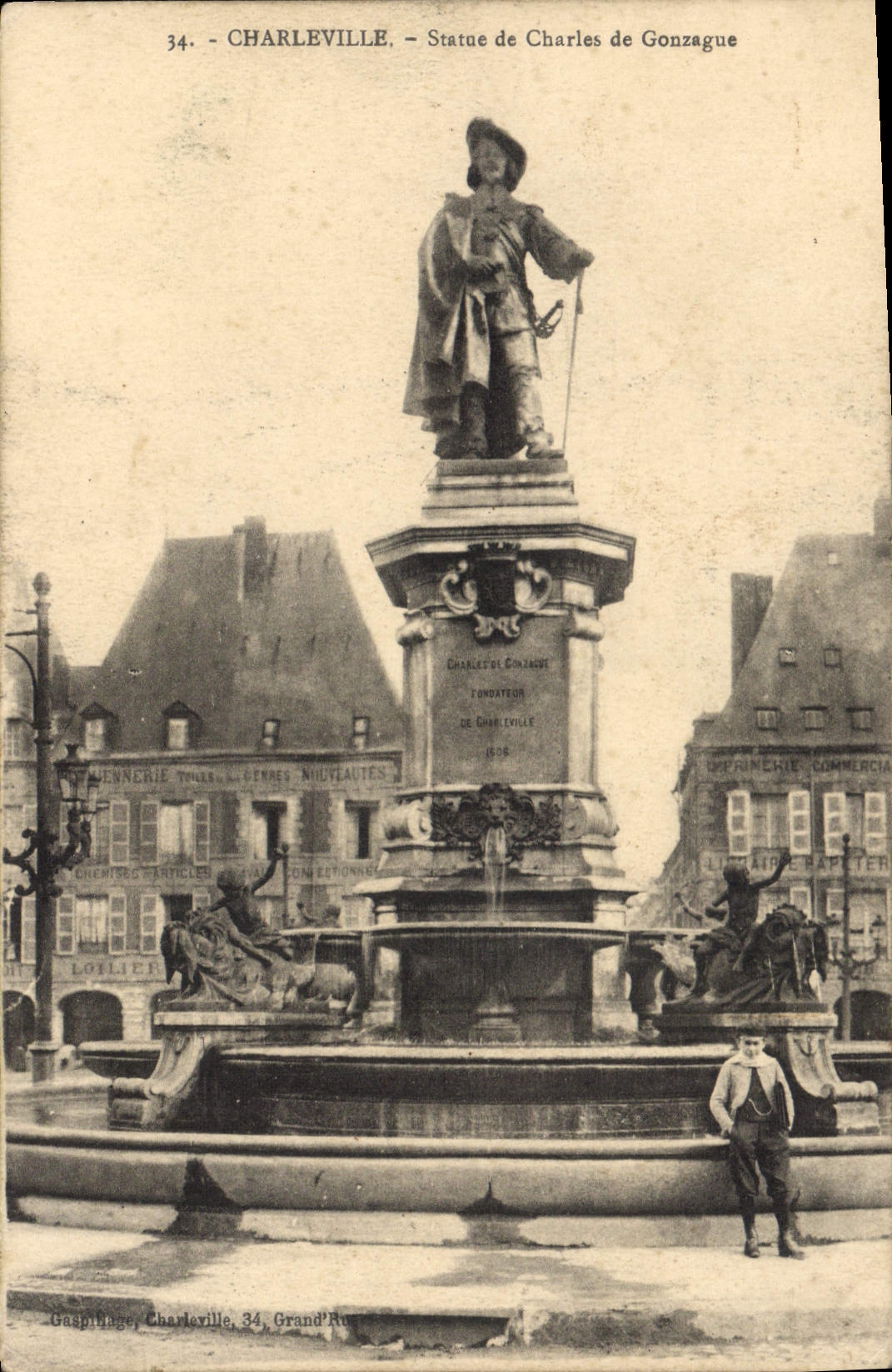 CPA Charleville Statue de Charles de Gonzague