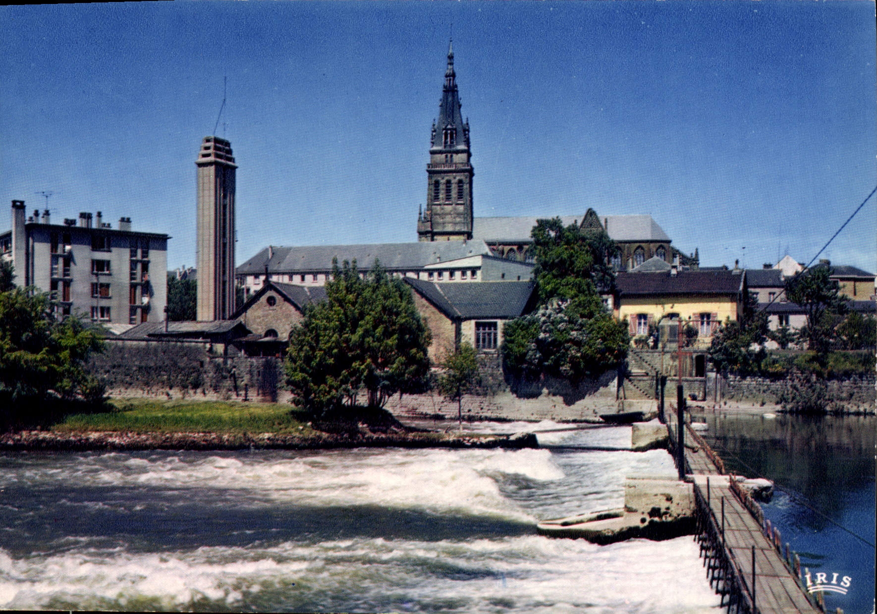 CPA Charleville Mezieres Ardennes La Meuse et le Barrage 