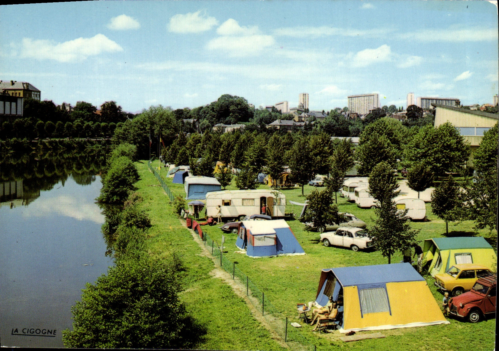 CPA Charleville Mezieres Ardennes Le Camping au bord de la Meuse 