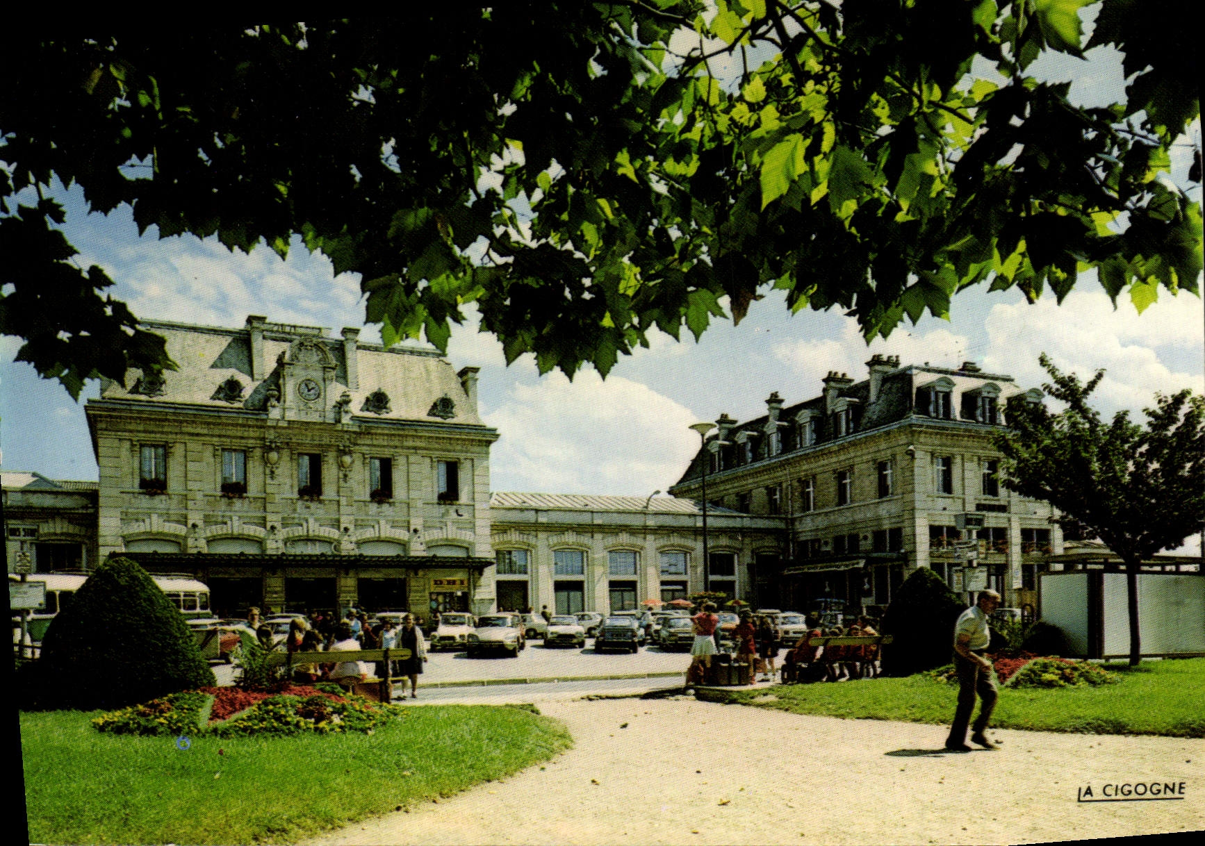 CPA Charleville Mezieres Ardennes La Gare 