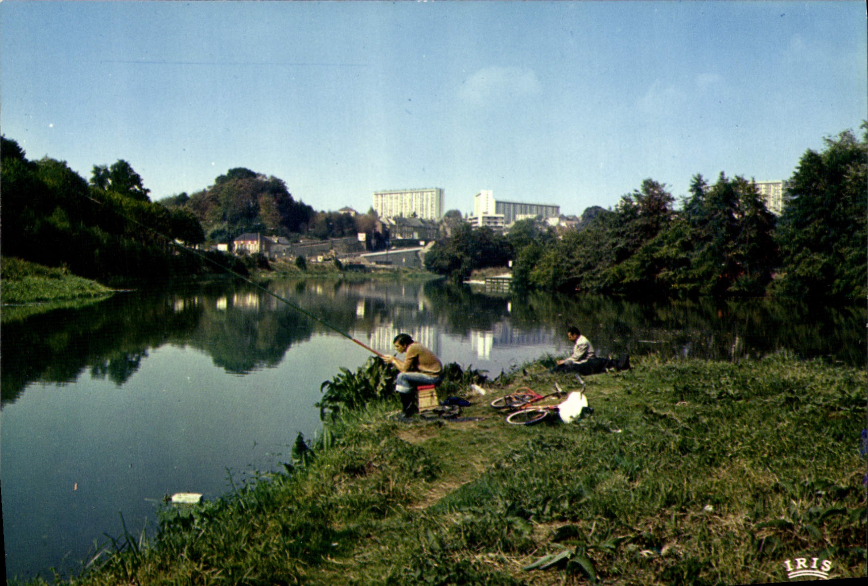 CPA Charleville Mezieres La Meuse 
